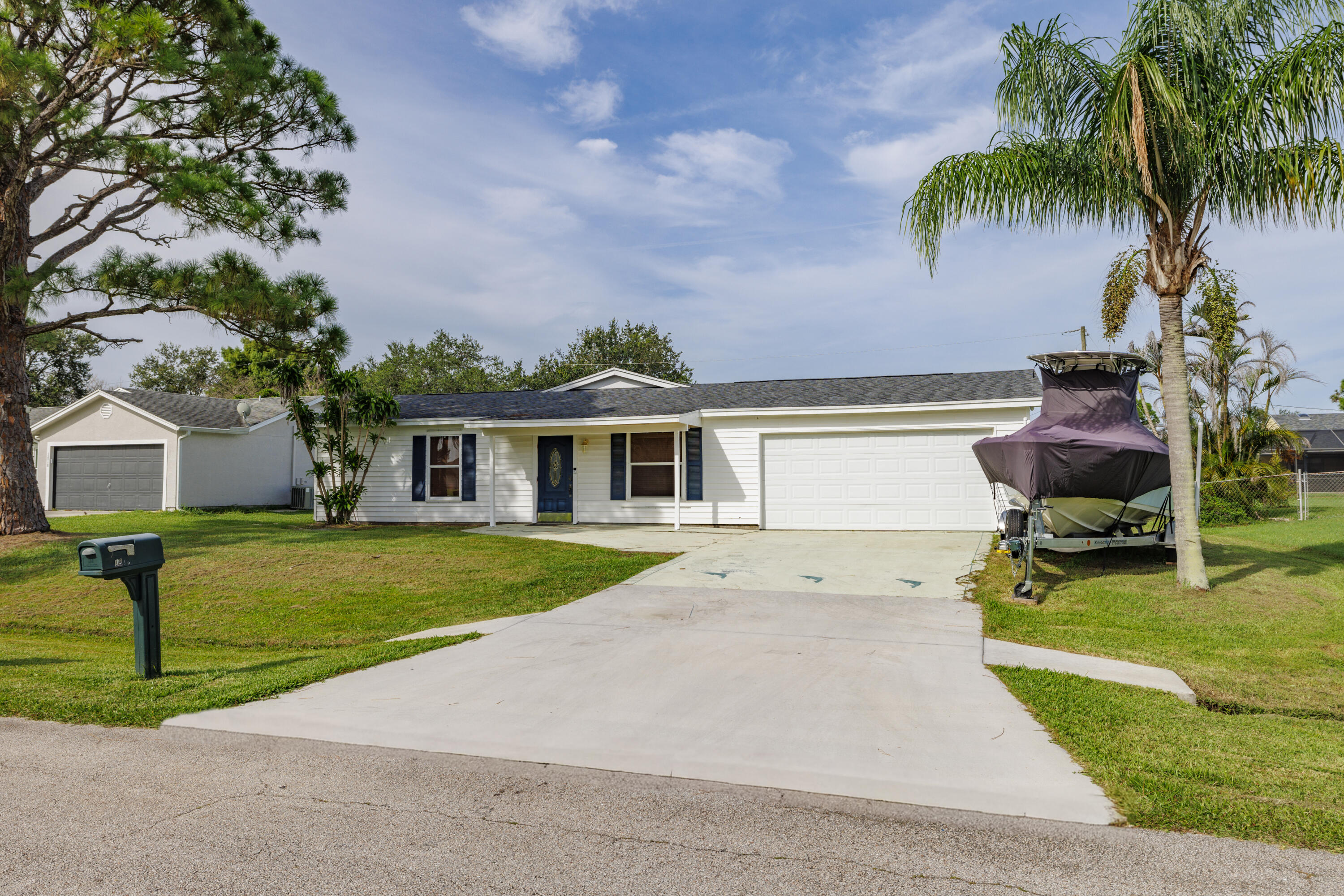 Foto de propiedad en 1810 SW GEMINI Lane, Port St. Lucie, FL 34984 Port St. Lucie con MLS# 