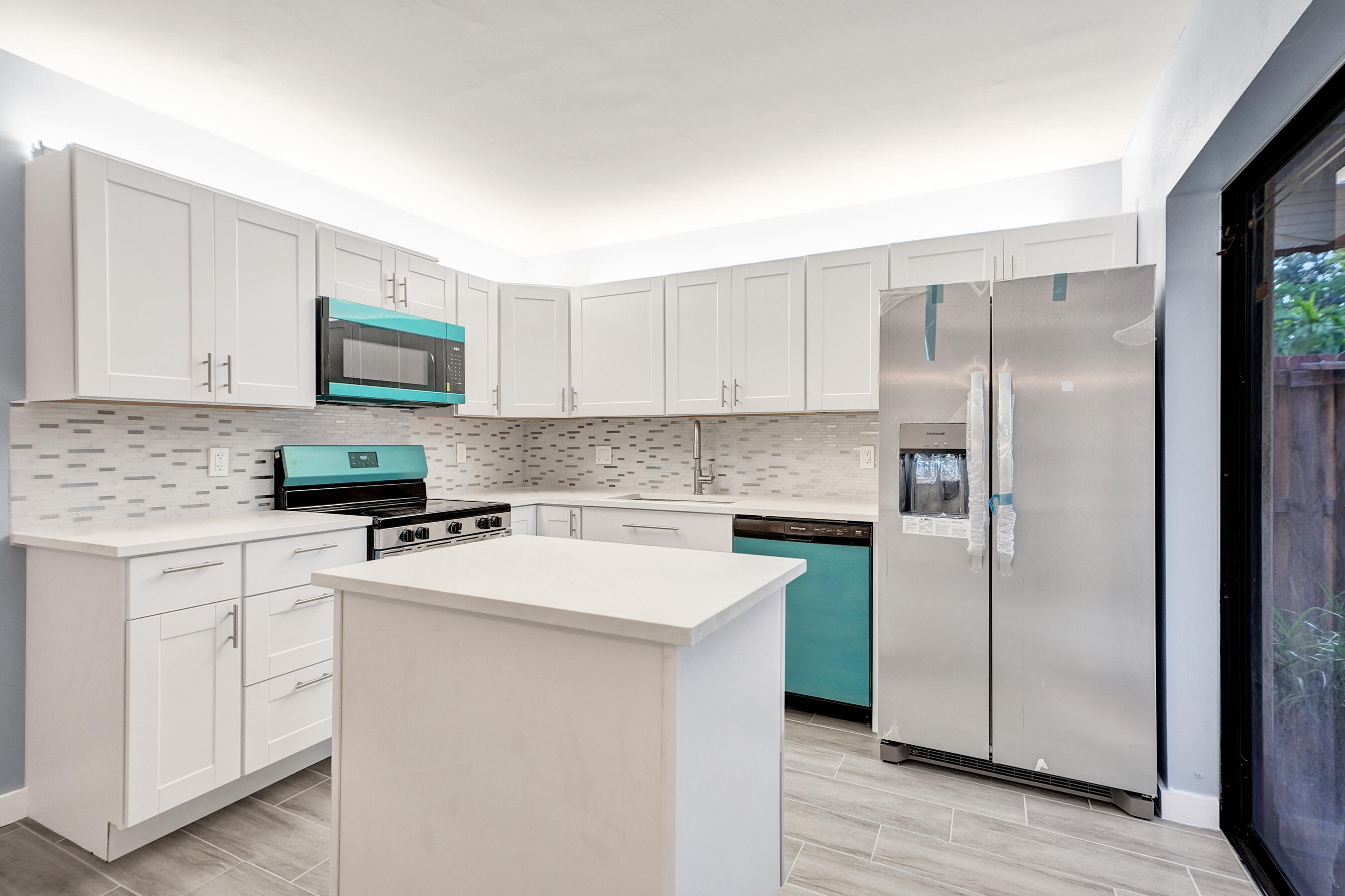 Foto de propiedad en 736 NW 98TH Circle, Plantation, FL 33324 Plantation con MLS# 