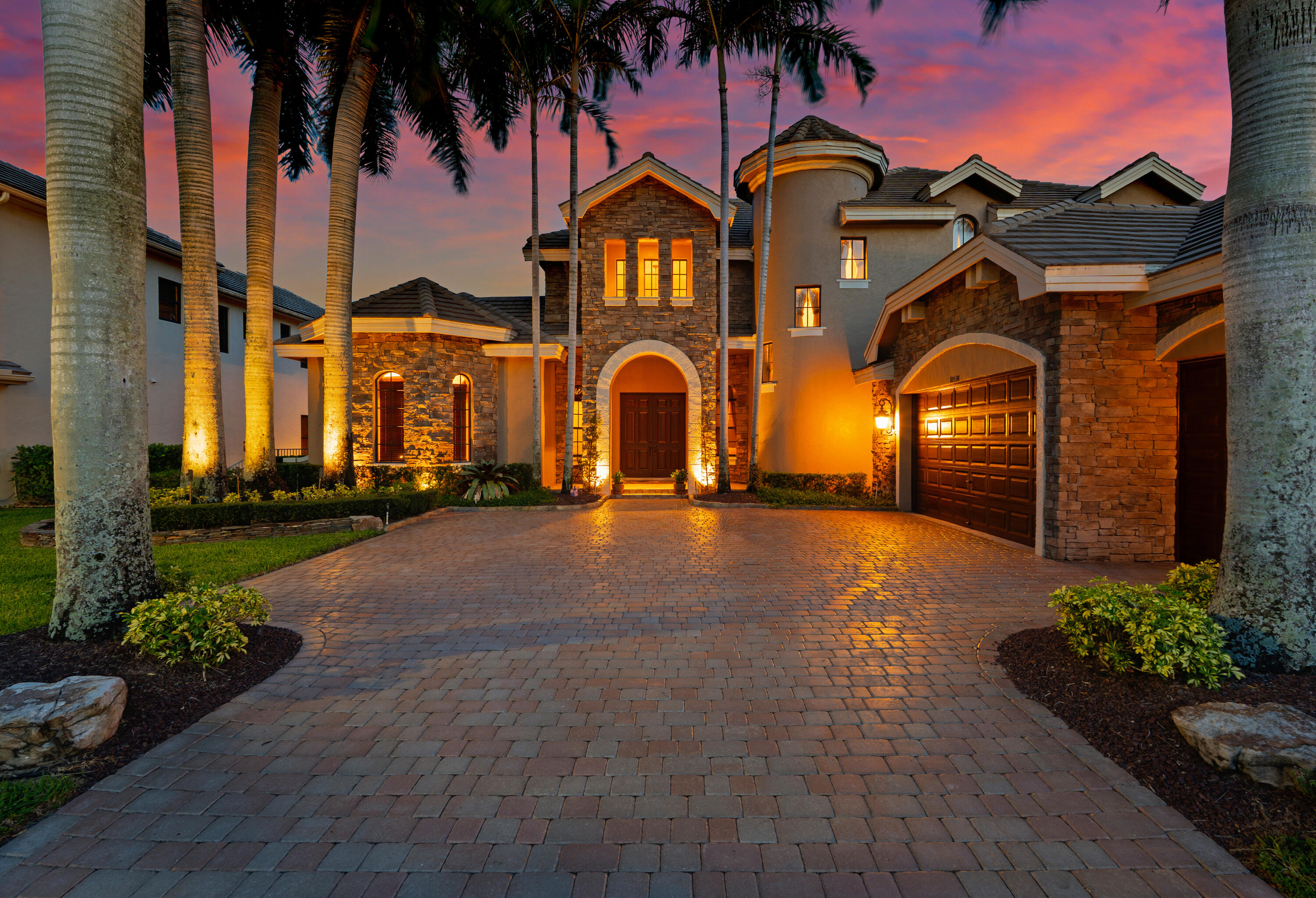 Foto de propiedad en 10538 VERSAILLES Boulevard, Wellington, FL 33449 Wellington con MLS# 