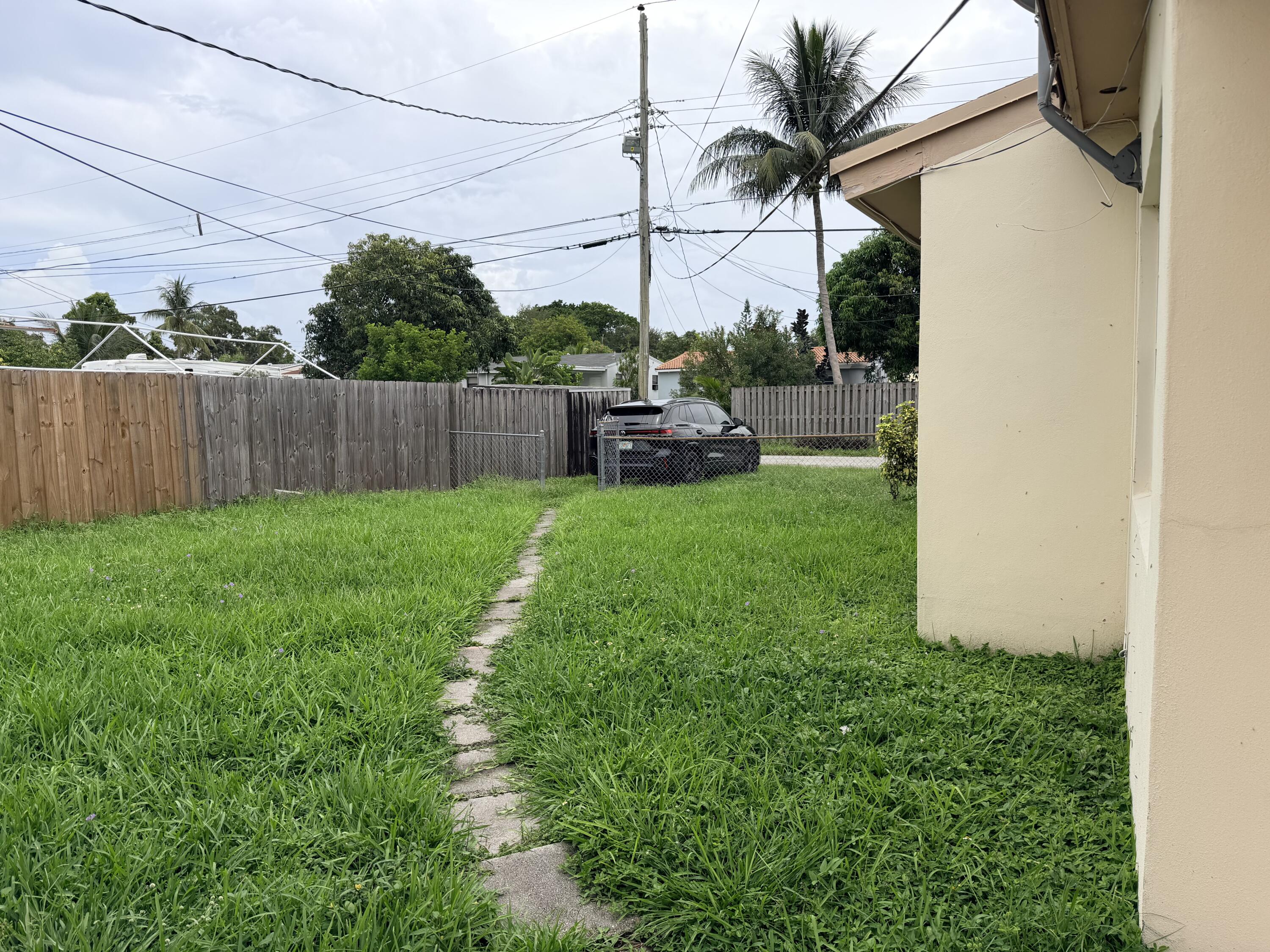 Foto de propiedad en 2438 Thomas Street 1, Hollywood, FL 33020 Hollywood con MLS# 