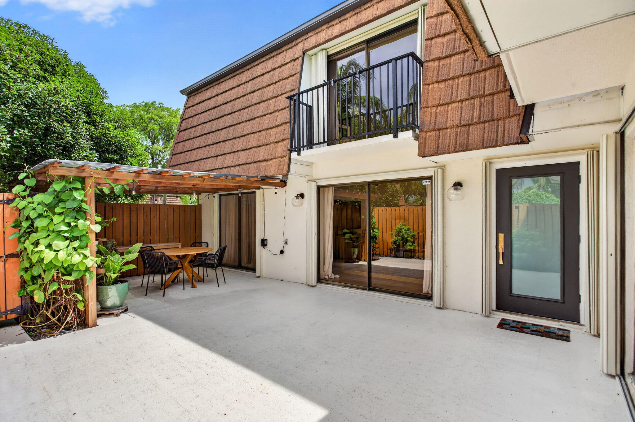 Foto de propiedad en 9113 SW 20th Court A, Davie, FL 33324 Davie con MLS# 
