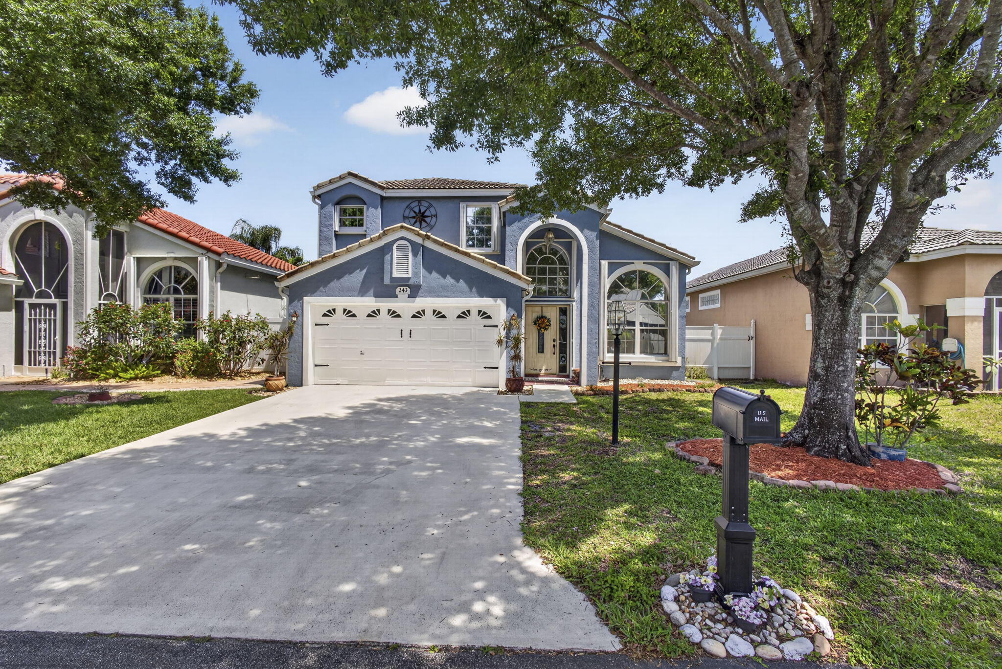 Foto de propiedad en 243 WEDGEWOOD Circle, Greenacres, FL 33463 Greenacres con MLS# 