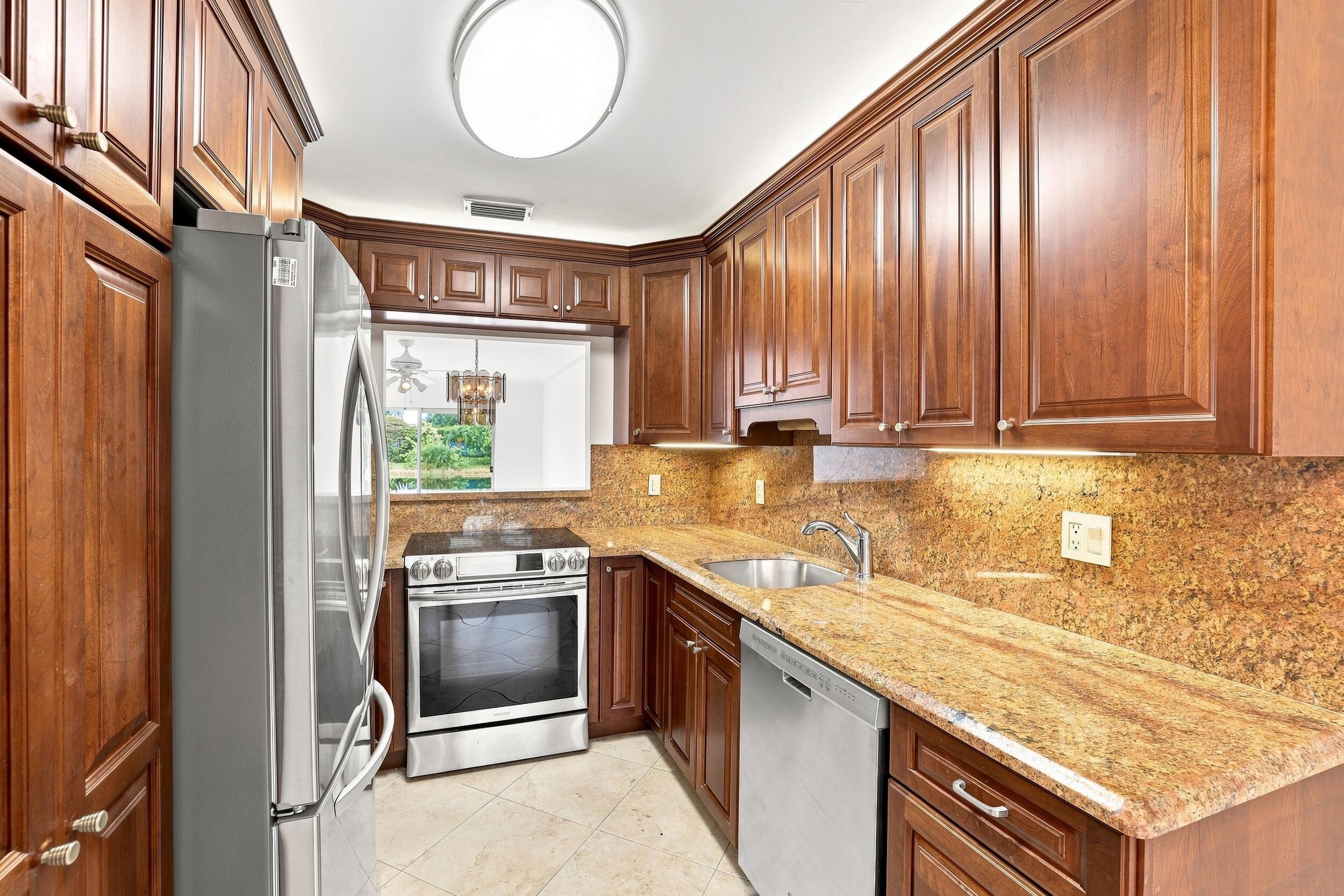 Foto de propiedad en 8829 BELLA VISTA Drive 282, Boca Raton, FL 33433 Boca Raton con MLS# 