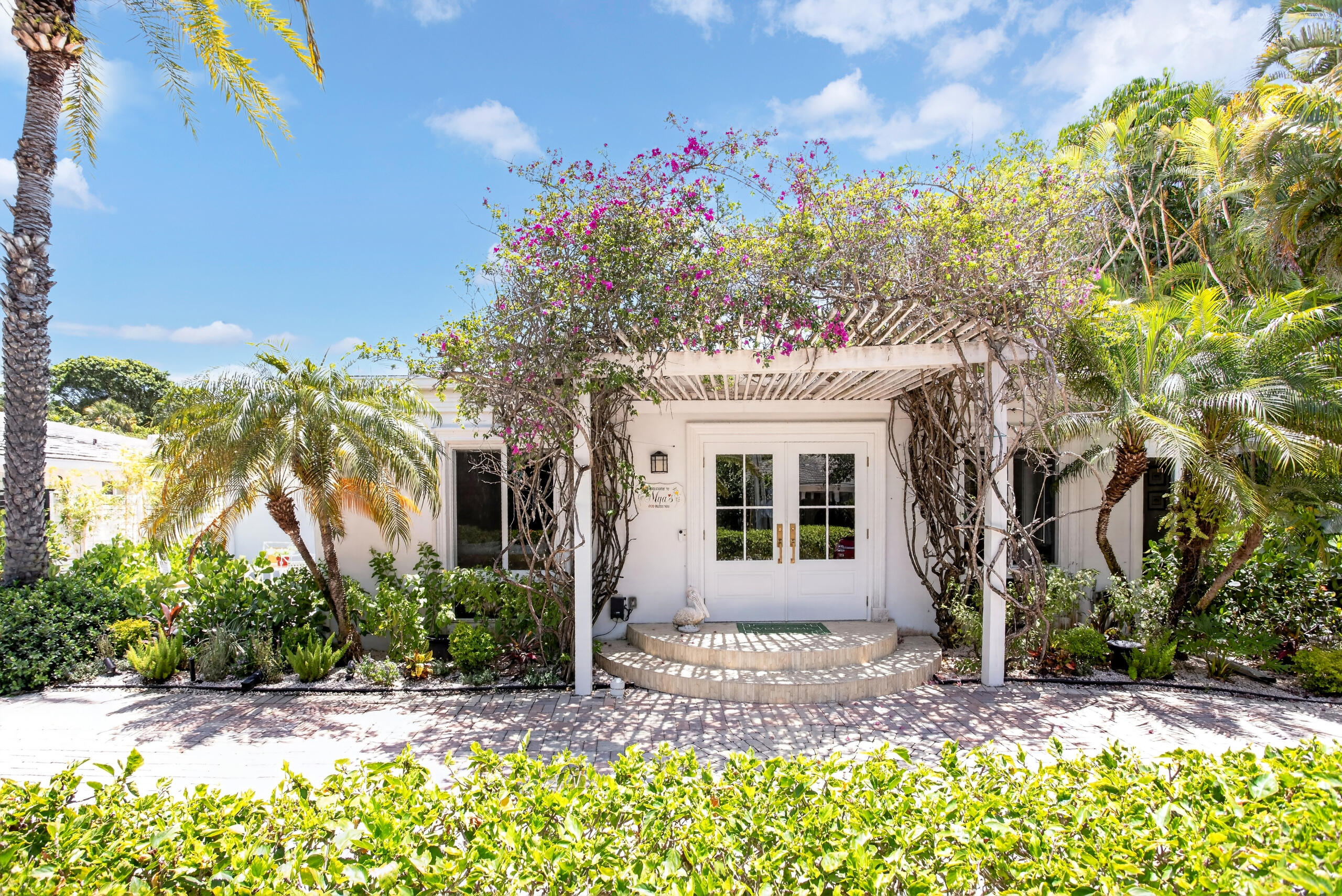 Foto de propiedad en 714 S ATLANTIC Drive, Lantana, FL 33462 Lantana con MLS# 