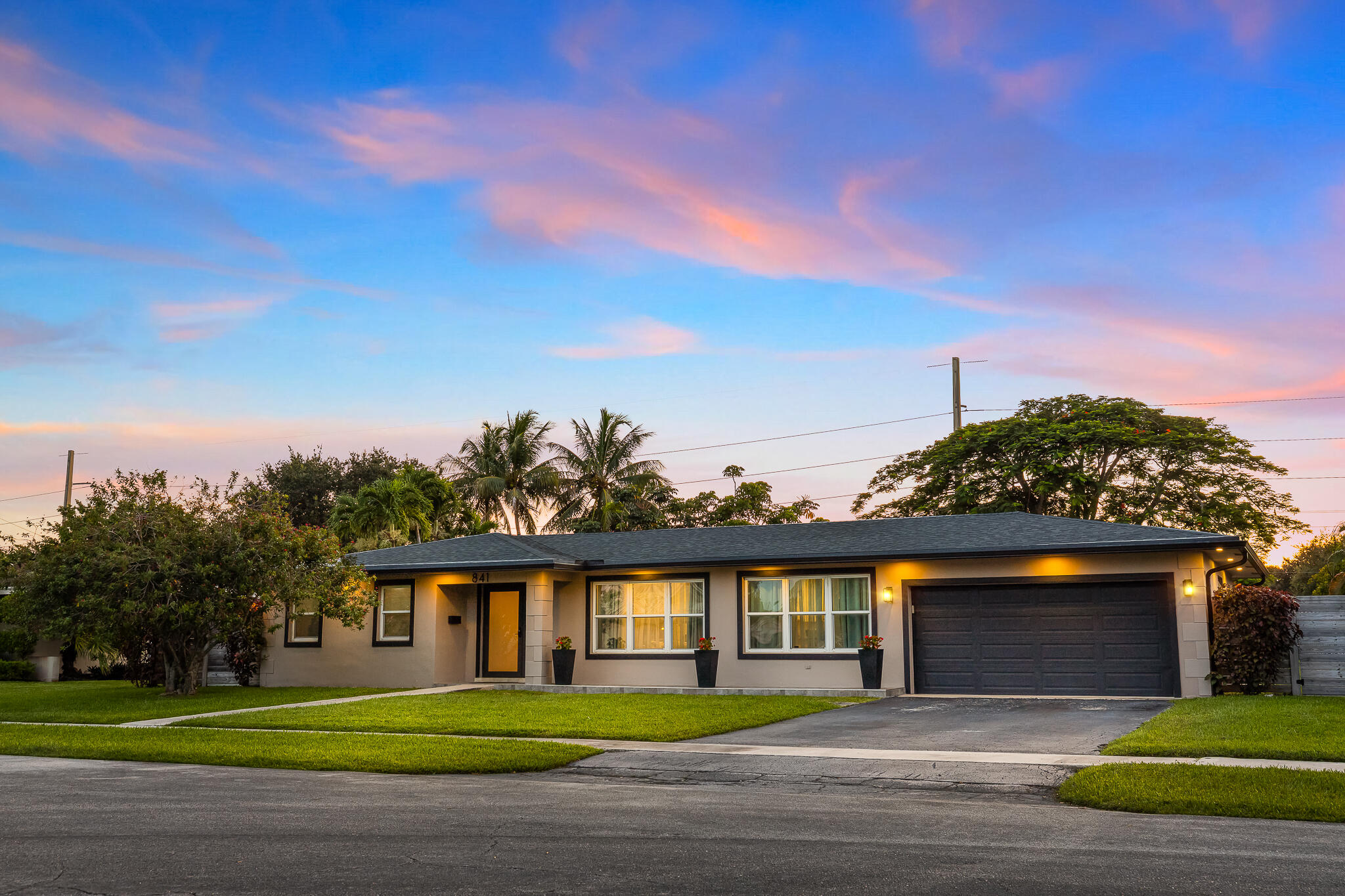 Foto de propiedad en 841 NW 75TH Terrace, Plantation, FL 33317 Plantation con MLS# 
