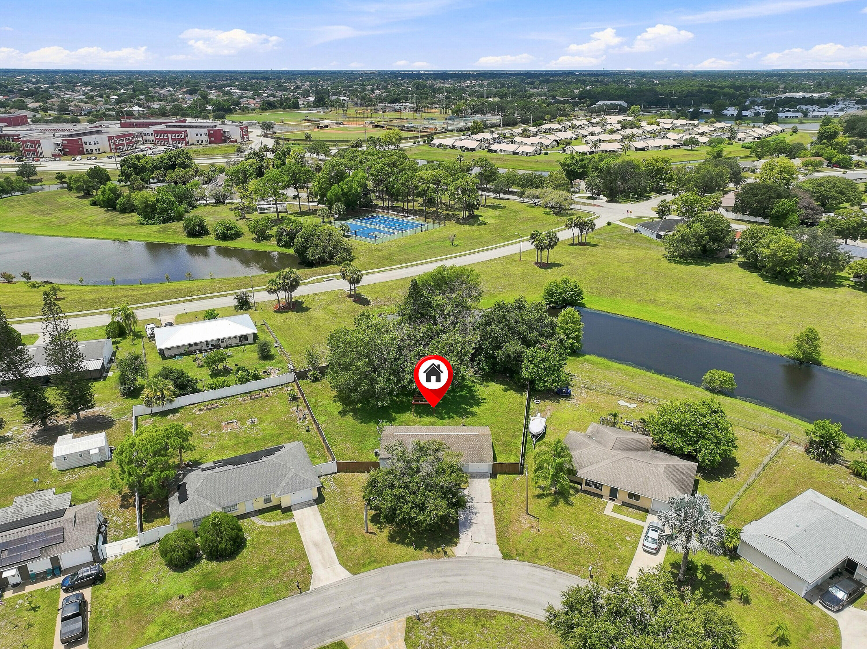 En Venta 484 SW EASTPORT Circle, Port St. Lucie, FL 34953, Port St. Lucie, FL 34953