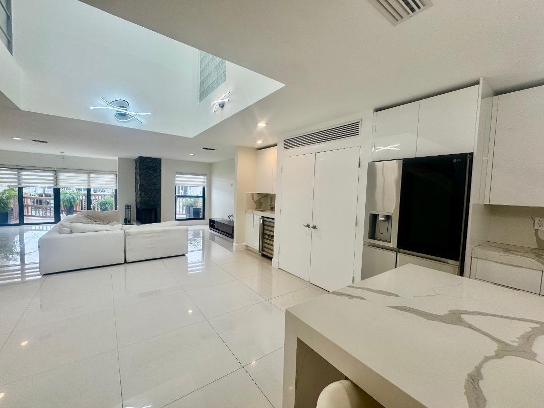 Foto de propiedad en 1127 BOCA COVE Lane, Highland Beach, FL 33487 Highland Beach con MLS# 