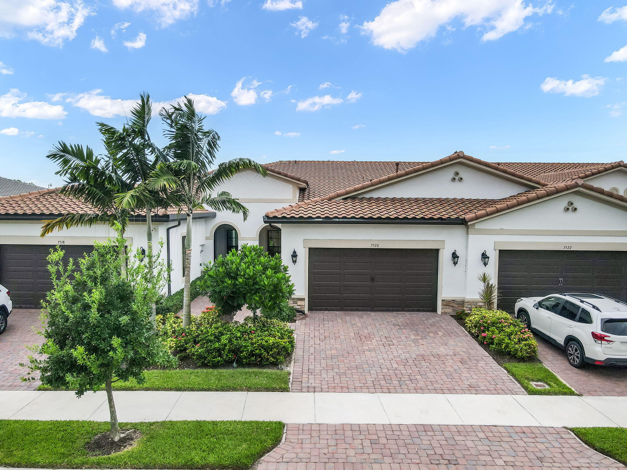 Foto de propiedad en 7520 N BLUE SPRING Drive, Parkland, FL 33067 Parkland con MLS# 