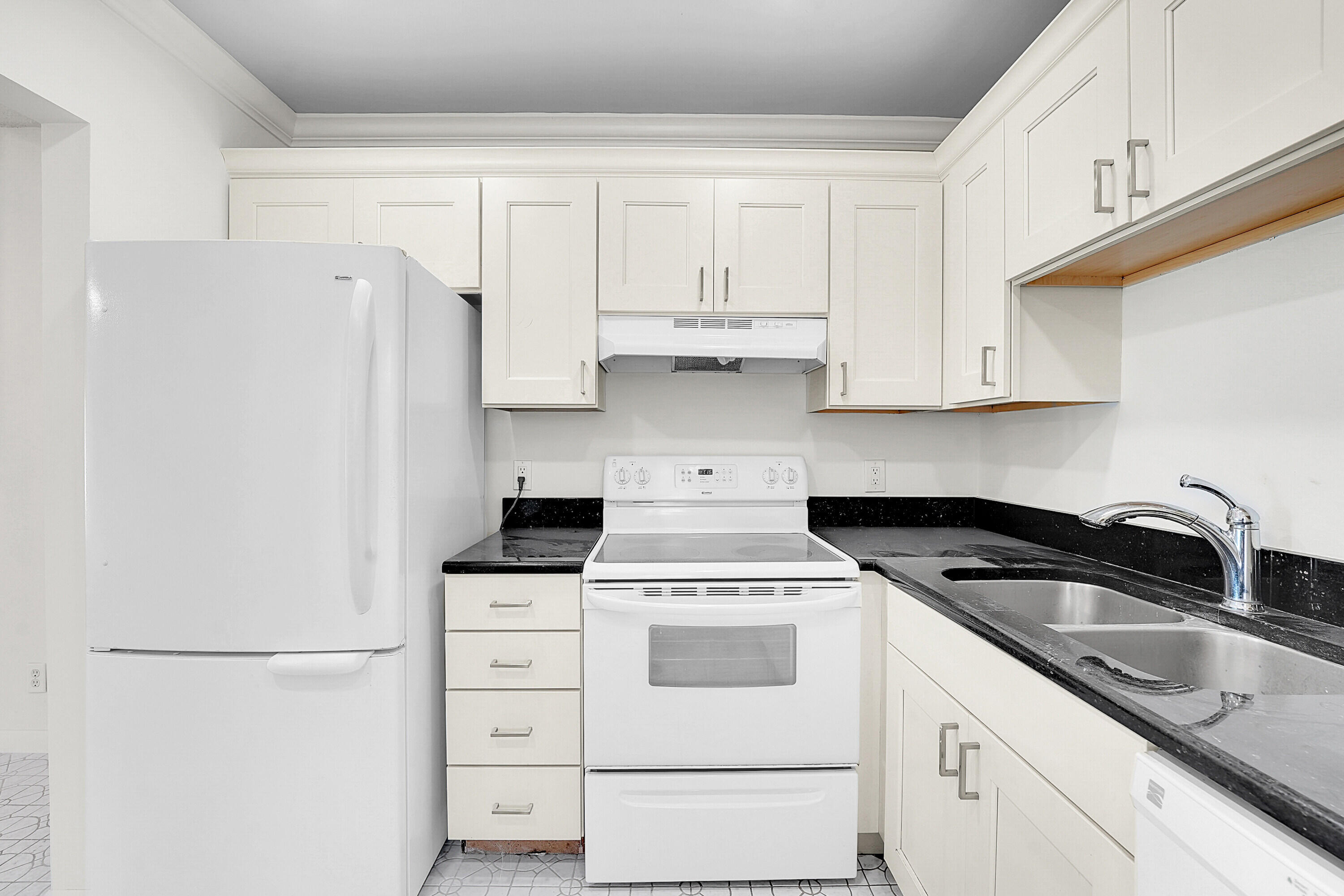 Foto de propiedad en 200 Waterway Drive S 105, Lantana, FL 33462 Lantana con MLS# 