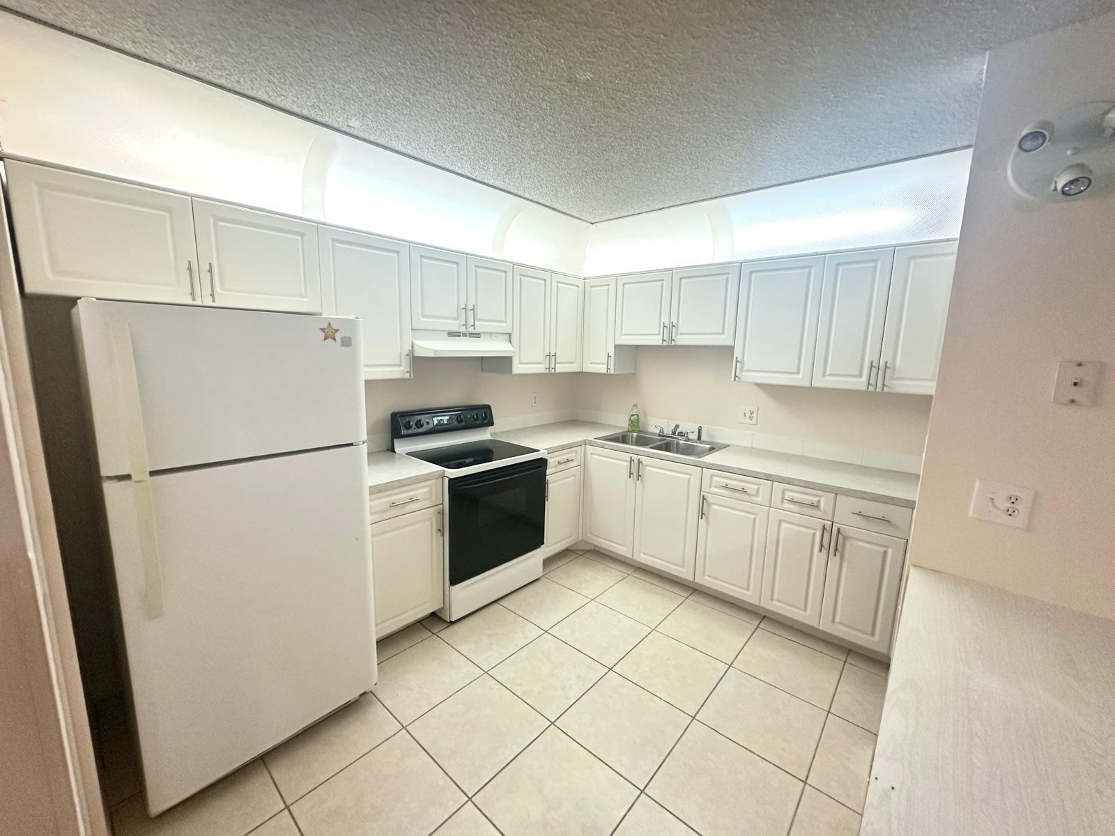 Foto de propiedad en 5773 La Pinata Boulevard C-1, Greenacres, FL 33463 Greenacres con MLS# 