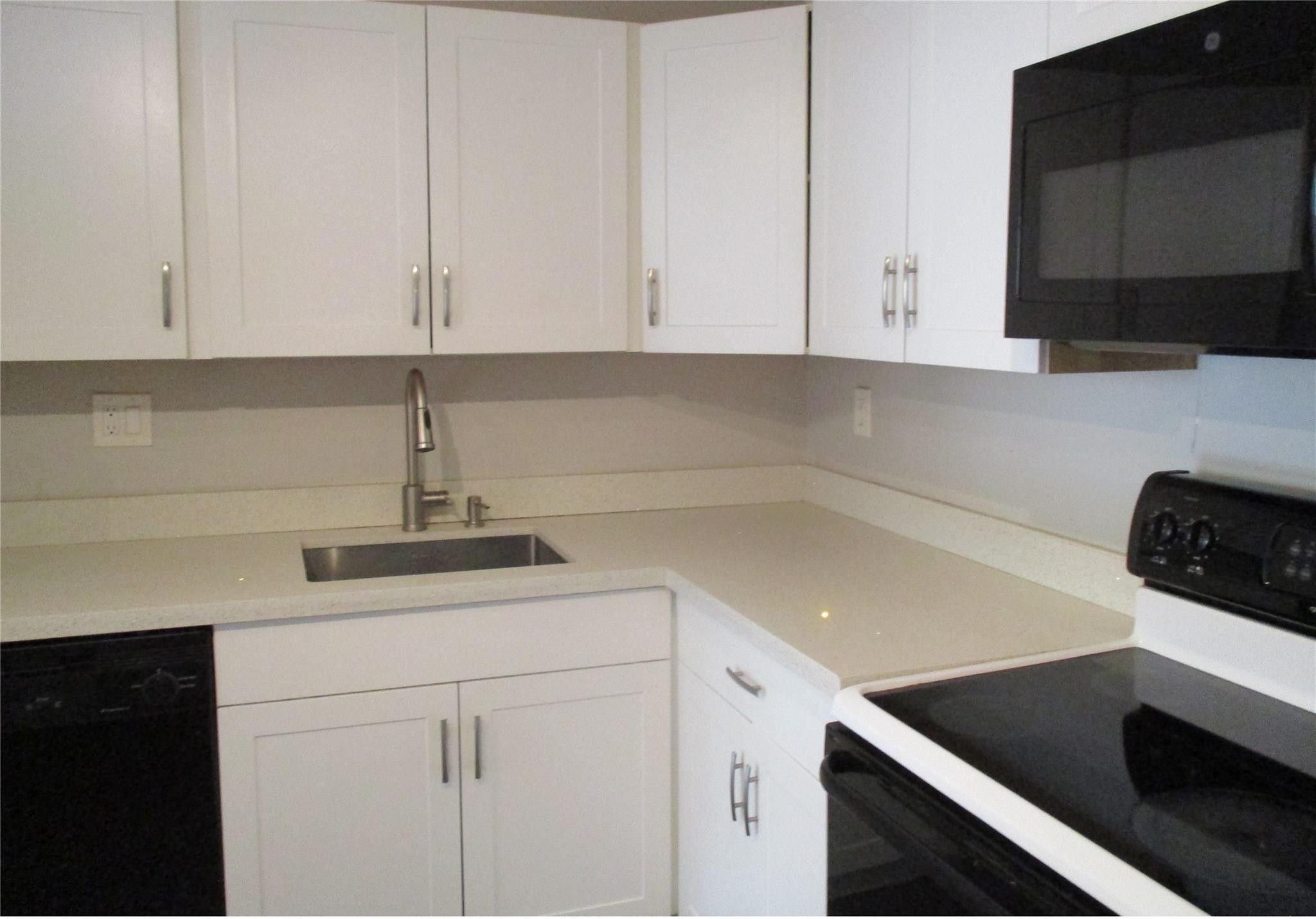 Foto de propiedad en 2731 TAFT Street 201, Hollywood, FL 33020 Hollywood con MLS# 