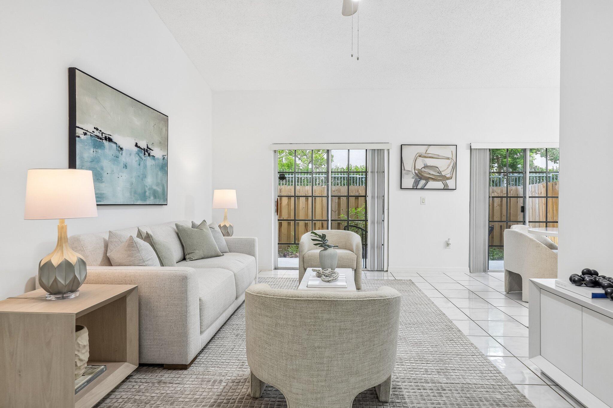 Foto de propiedad en 980 NE 212th Terrace 980-01, Miami, FL 33179 Miami con MLS# 