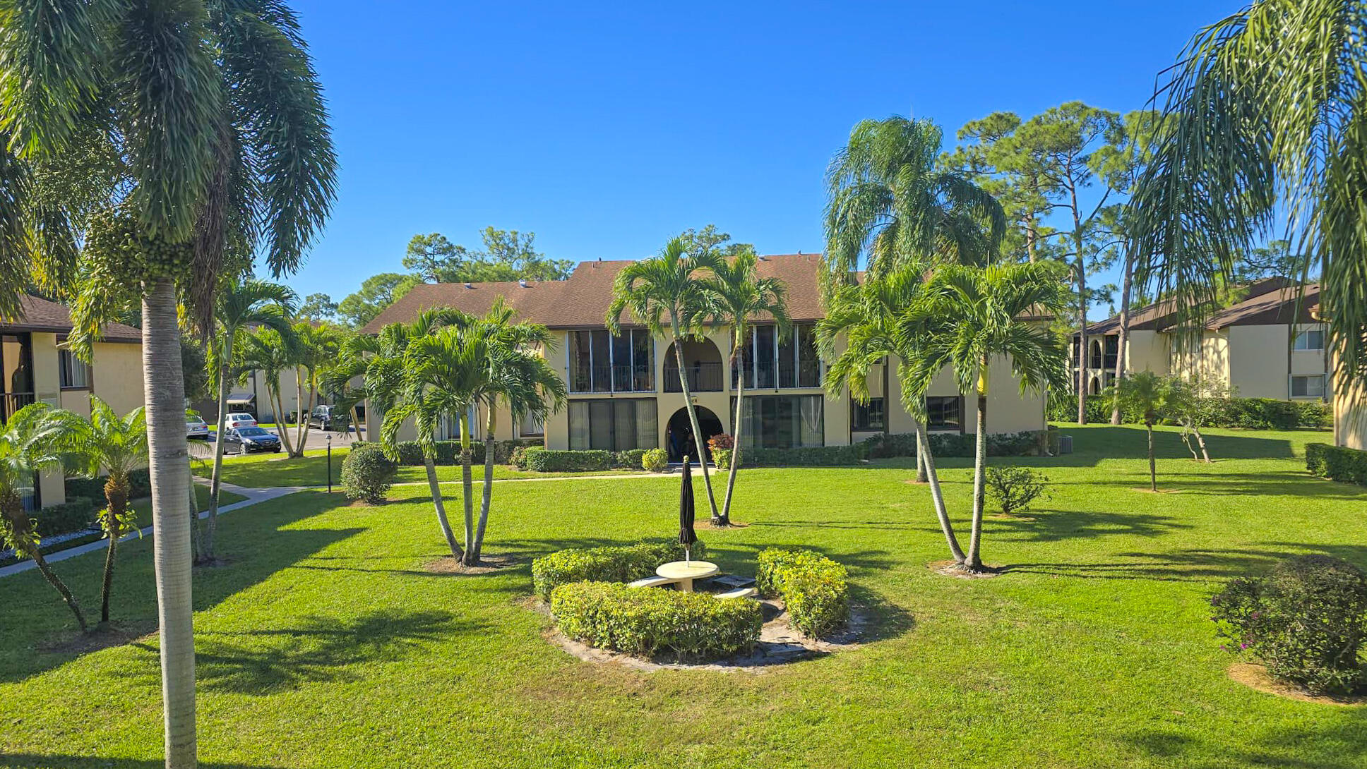 Foto de propiedad en 222 Pine Hov Circle B-2, Greenacres, FL 33463 Greenacres con MLS# 
