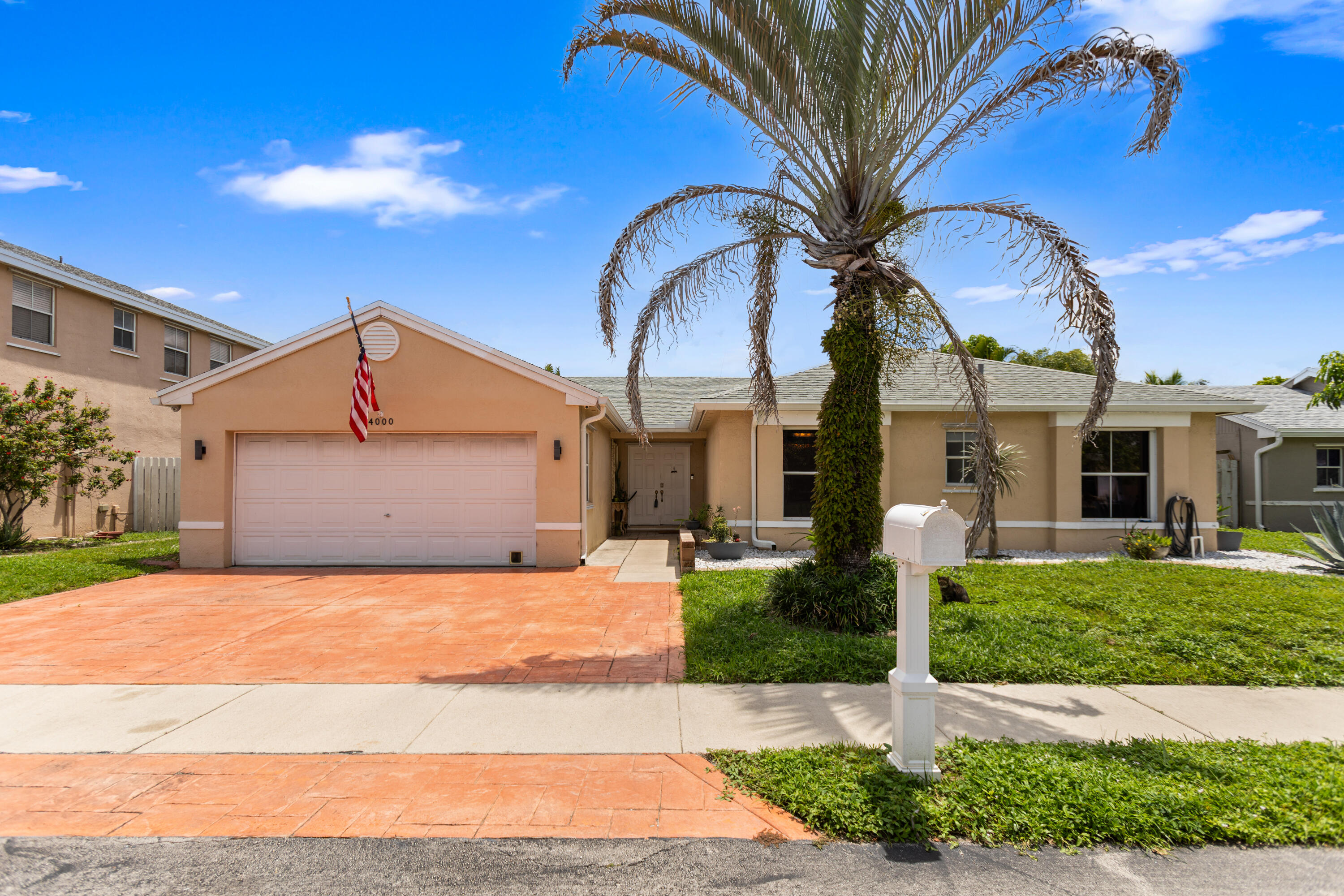 Foto de propiedad en 4000 SW 72ND Drive, Davie, FL 33314 Davie con MLS# 