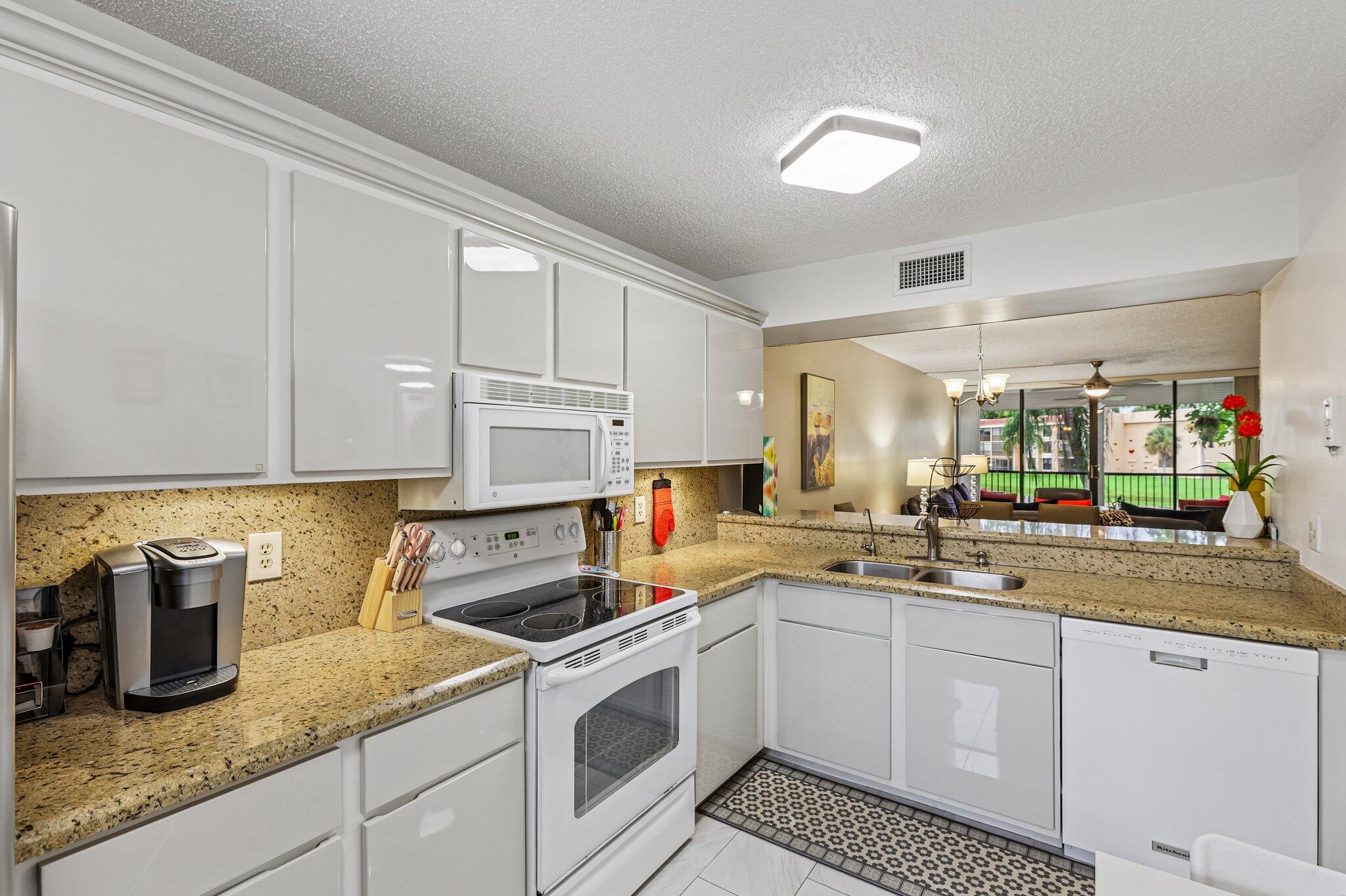 En Venta 5718 Coral Lake Drive 206, Margate, FL 33063, Margate, FL 33063