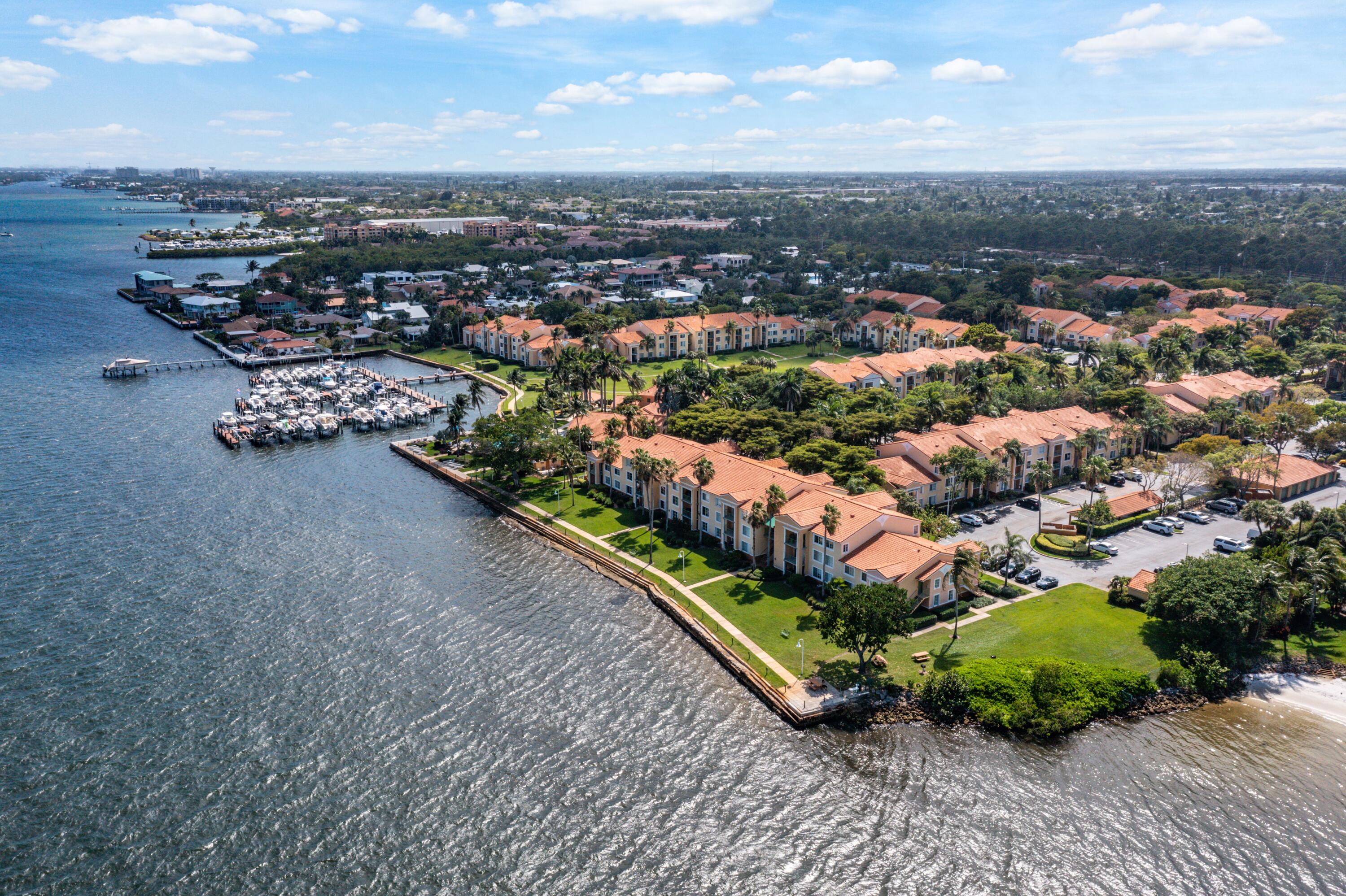 Foto de propiedad en 131 Yacht Club Way 307, Hypoluxo, FL 33462 Hypoluxo con MLS# 
