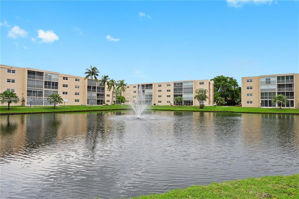 Foto de propiedad en 424 SE 10TH Street 104, Dania Beach, FL 33004 Dania Beach con MLS# 