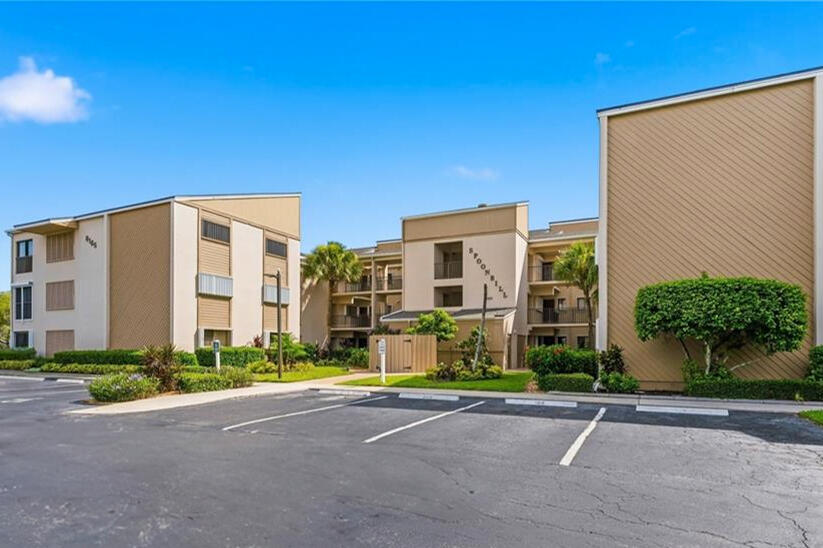 Foto de propiedad en 6165 S MIRROR LAKE Drive 106, Sebastian, FL 32958 Sebastian con MLS# 