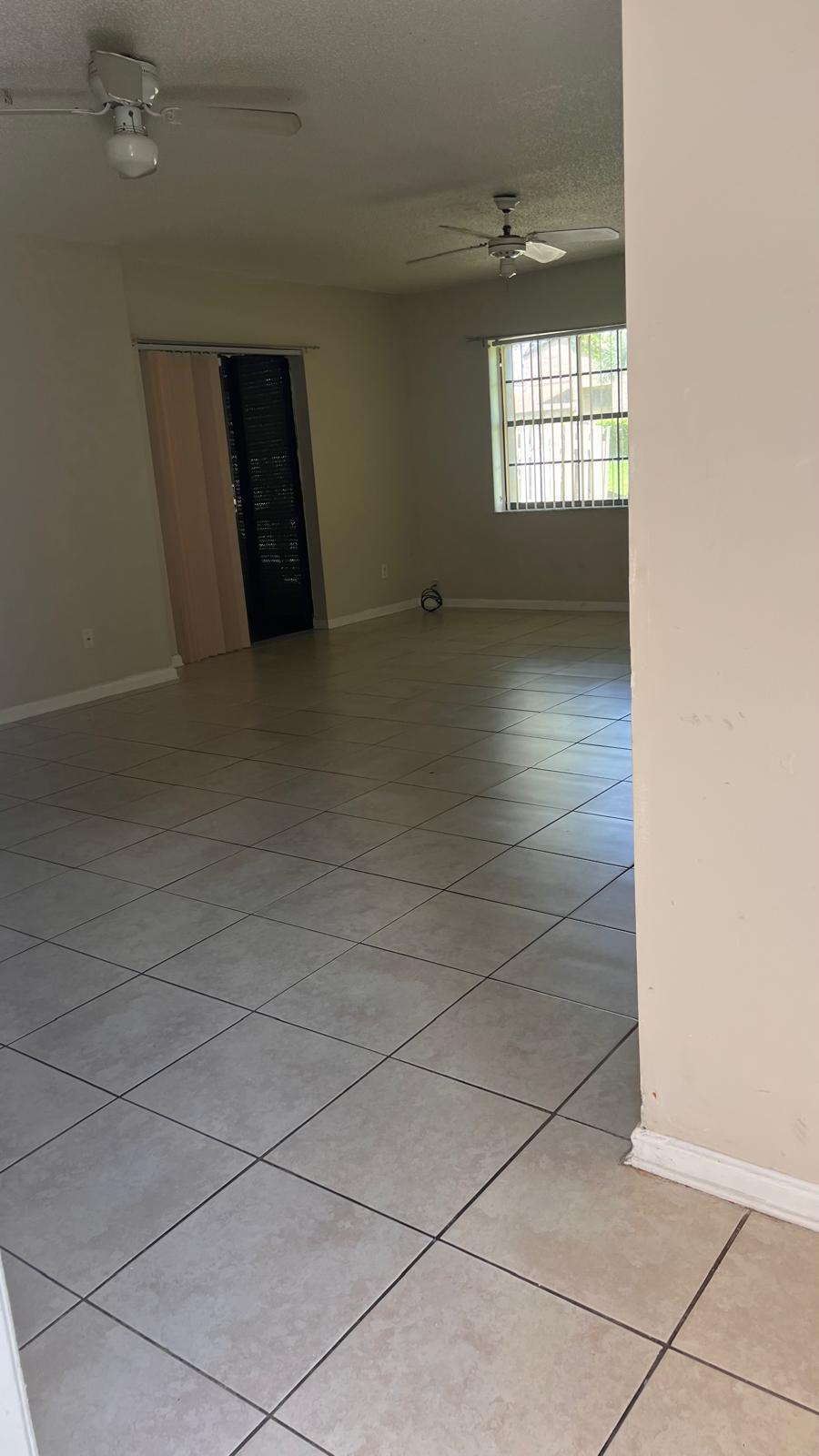Foto de propiedad en 3665 NW 94TH Avenue 3J, Sunrise, FL 33351 Sunrise con MLS# 