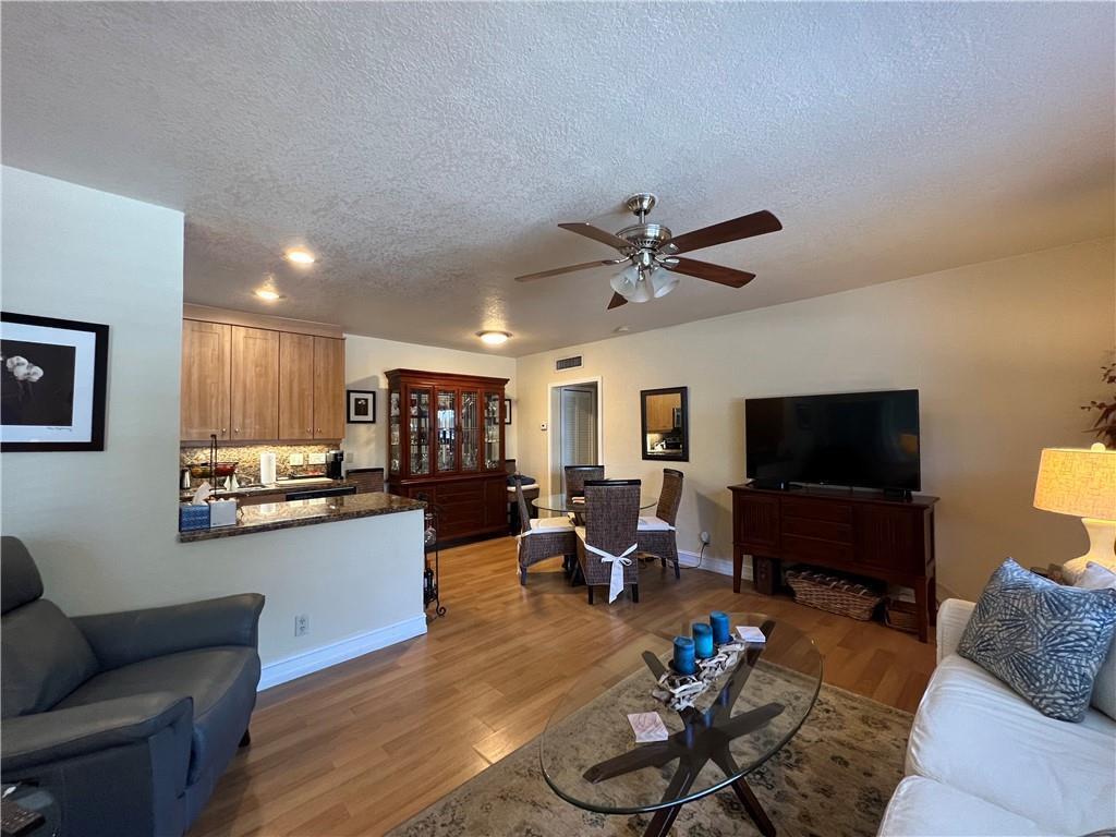 Foto de propiedad en 1423 HOLLY HEIGHTS Drive 7, Fort Lauderdale, FL 33304 Fort Lauderdale con MLS# 