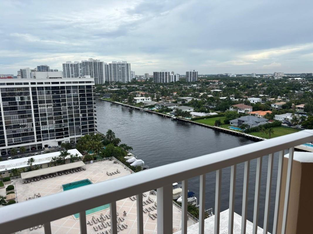 Foto de propiedad en 1965 S Ocean Drive 16P, Hallandale Beach, FL 33009 Hallandale Beach con MLS# 