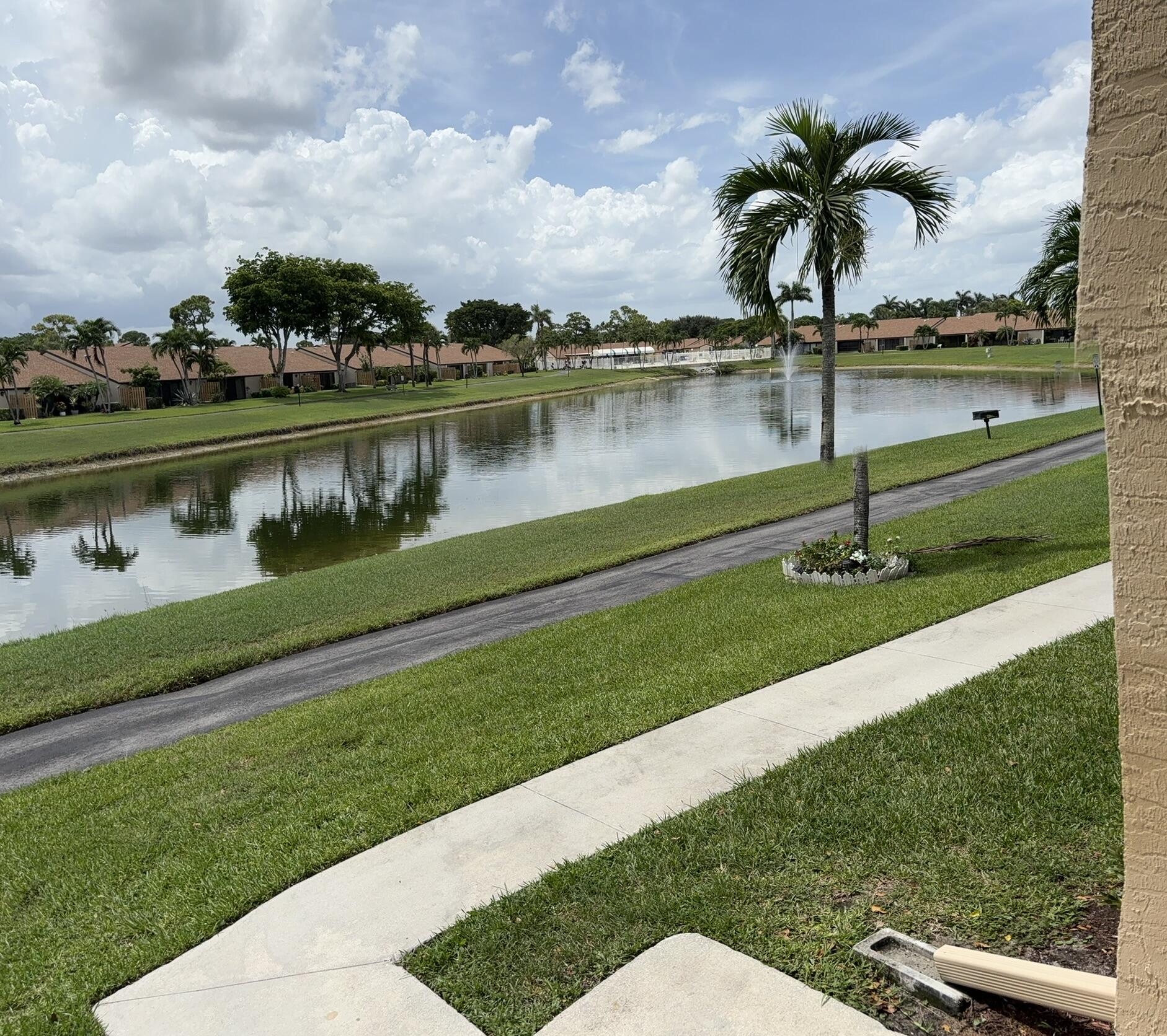 Foto de propiedad en 826 Sky Pine Way G2, Greenacres, FL 33415 Greenacres con MLS# 