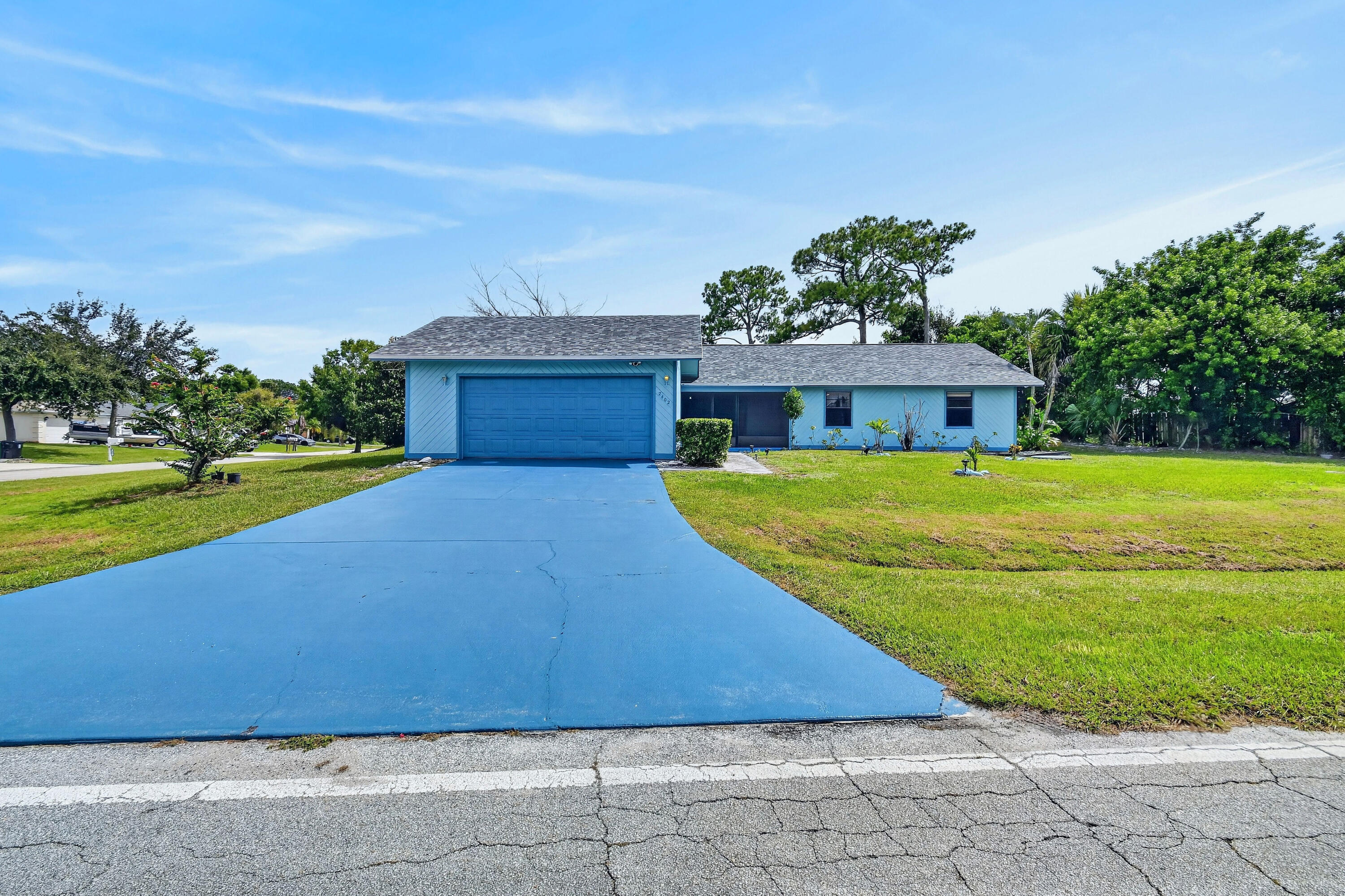 Foto de propiedad en 2402 SW SUMMIT Street, Port St. Lucie, FL 34984 Port St. Lucie con MLS# 