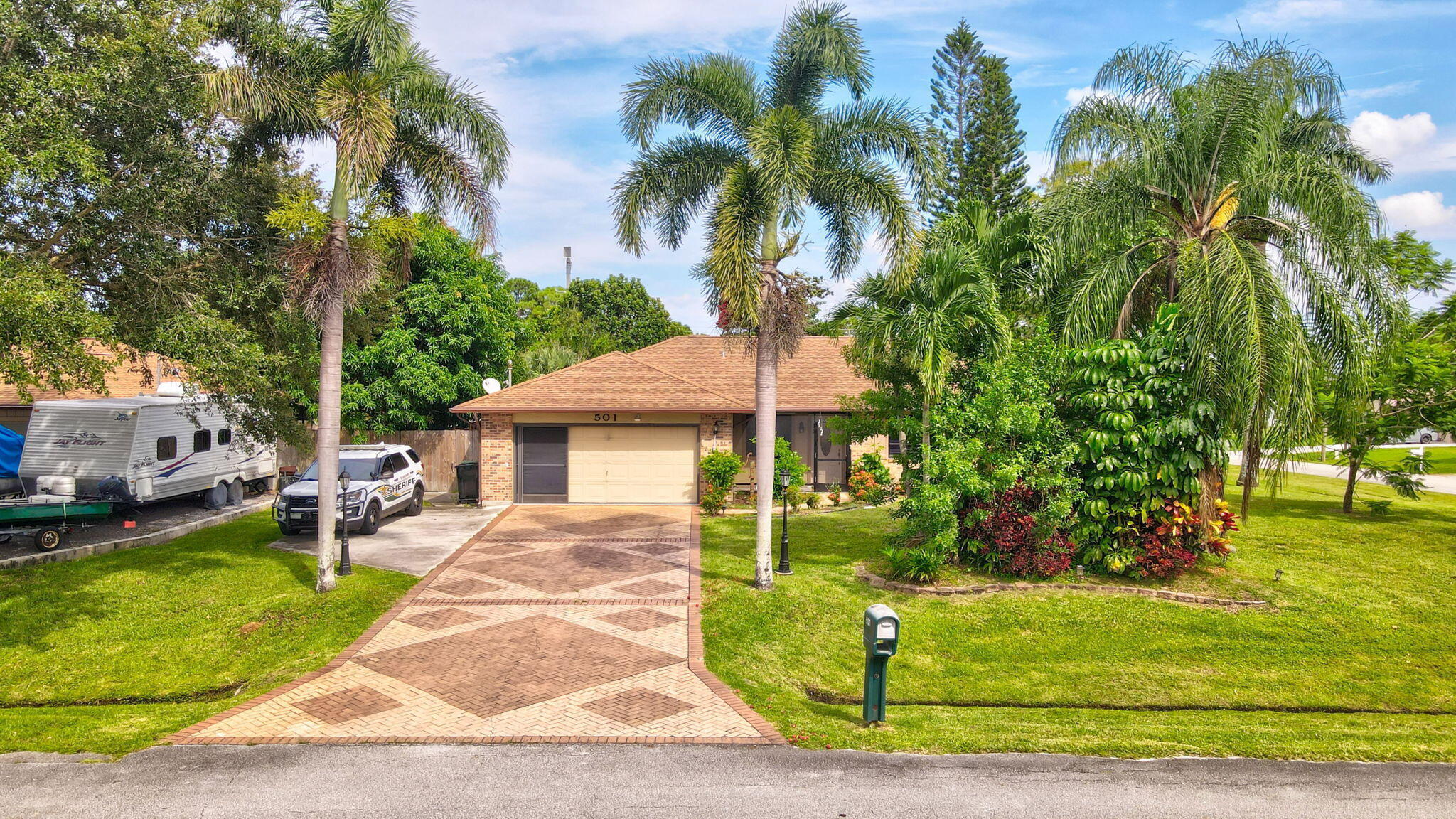 Foto de propiedad en 501 NW COLONIAL Street, Port St. Lucie, FL 34983 Port St. Lucie con MLS# 