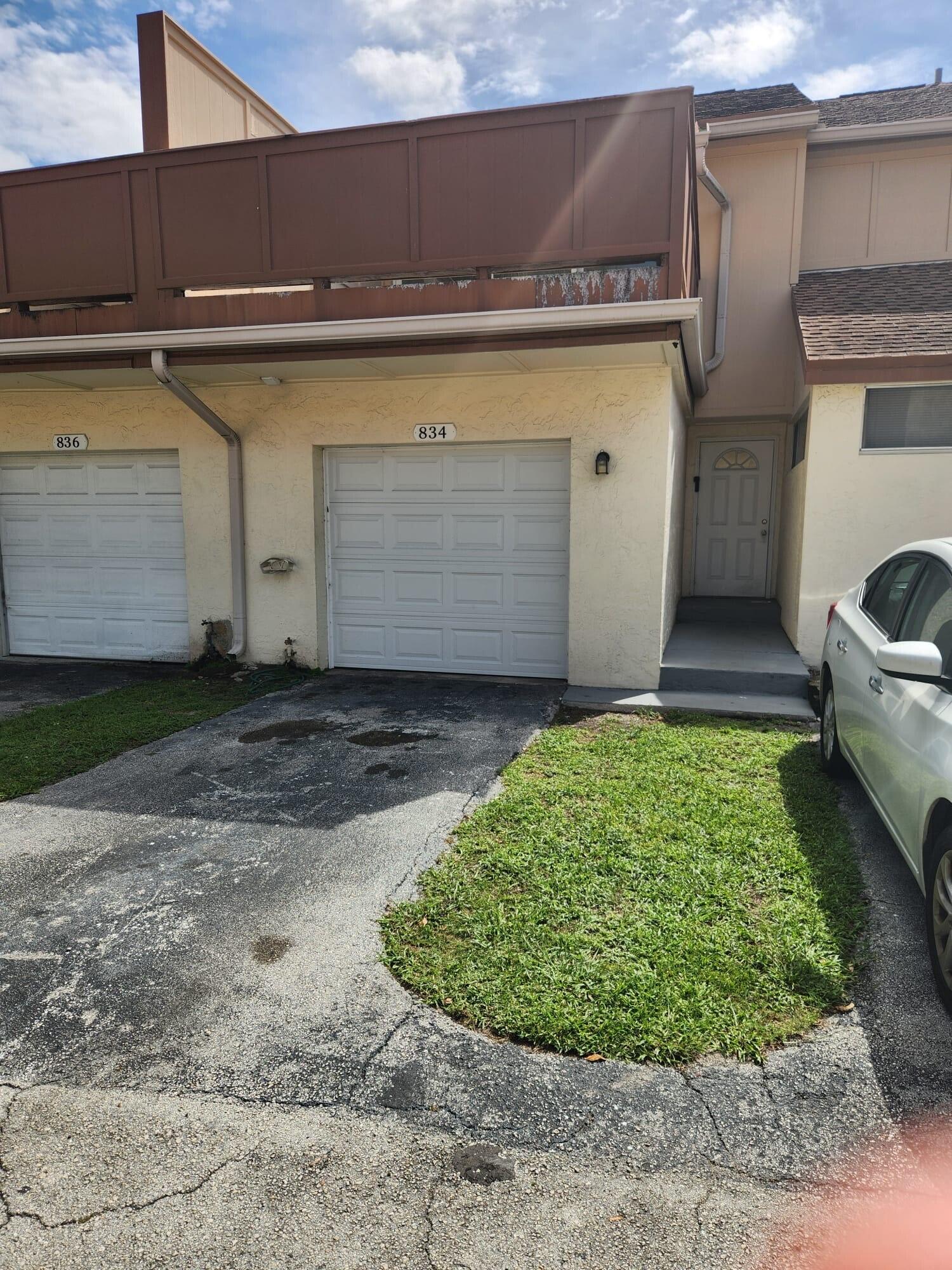 Foto de propiedad en 834 NW 82nd Avenue, Plantation, FL 33324 Plantation con MLS# 