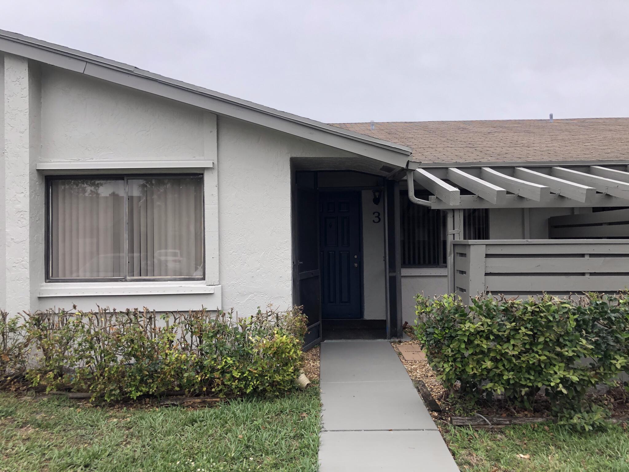 Foto de propiedad en 445 LAKEVIEW Drive 3, Weston, FL 33326 Weston con MLS# 
