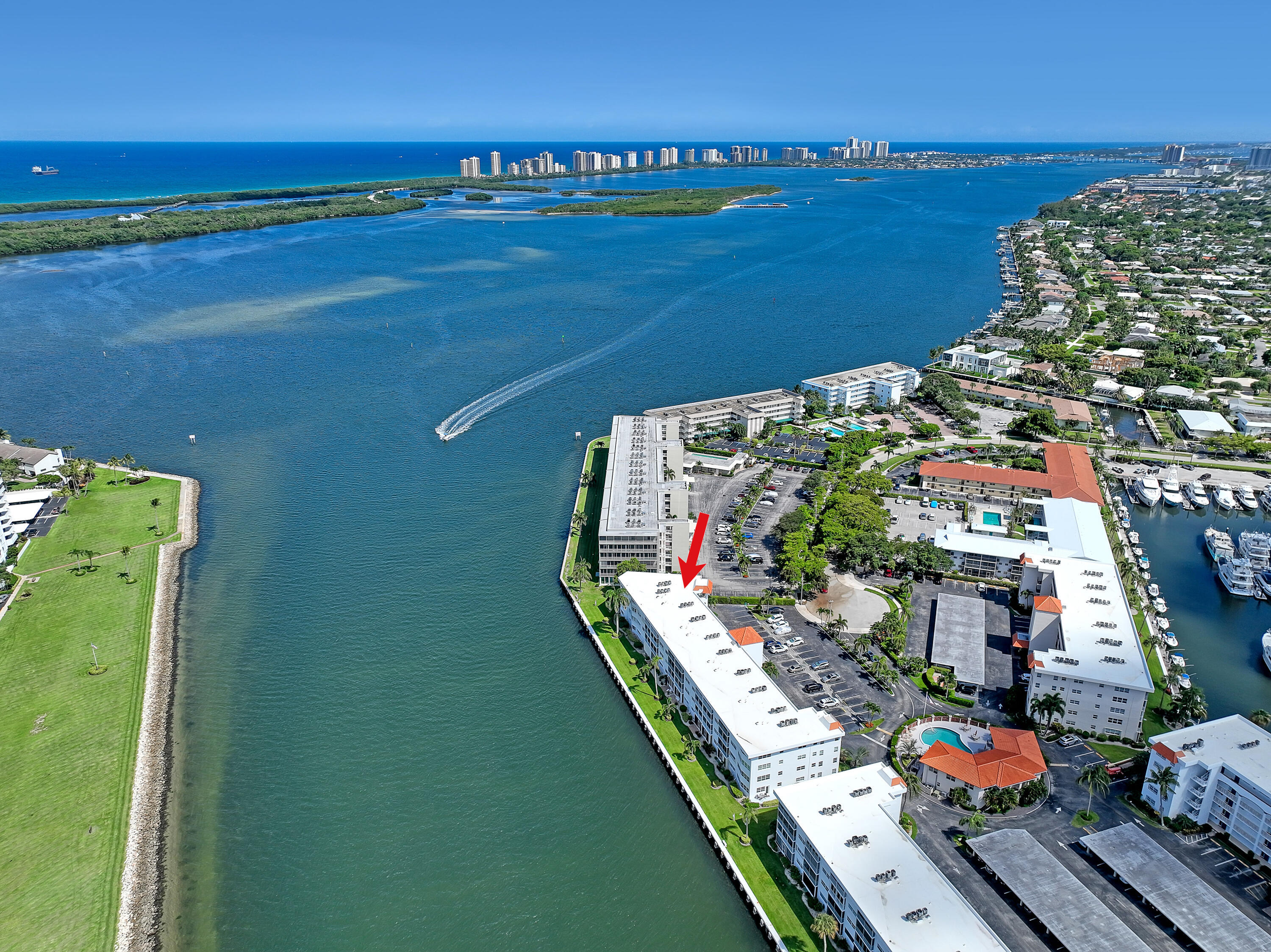 Foto de propiedad en 28 Yacht Club Drive 409, North Palm Beach, FL 33408 North Palm Beach con MLS# 