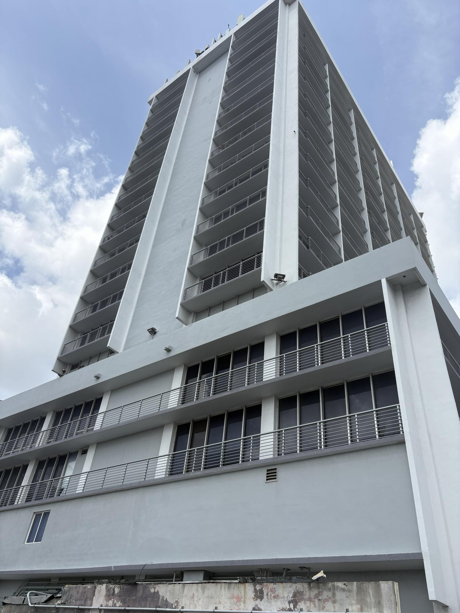 Foto de propiedad en 1720 HARRISON Street 18C, Hollywood, FL Hollywood con MLS# 