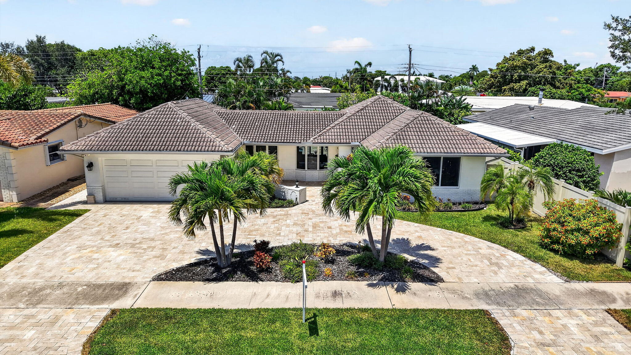 Foto de propiedad en 6351 NE 22nd Avenue, Fort Lauderdale, FL 33308 Fort Lauderdale con MLS# 