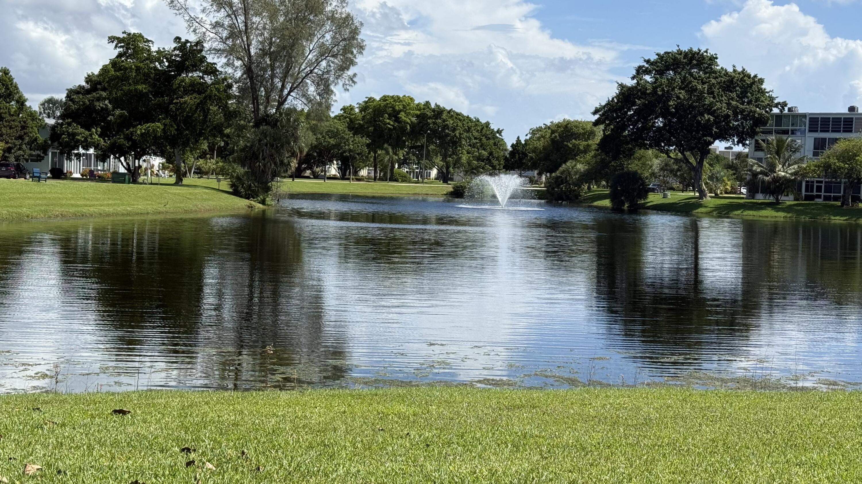 Foto de propiedad en 1033 FARNHAM O 1033, Deerfield Beach, FL 33442 Deerfield Beach con MLS# 