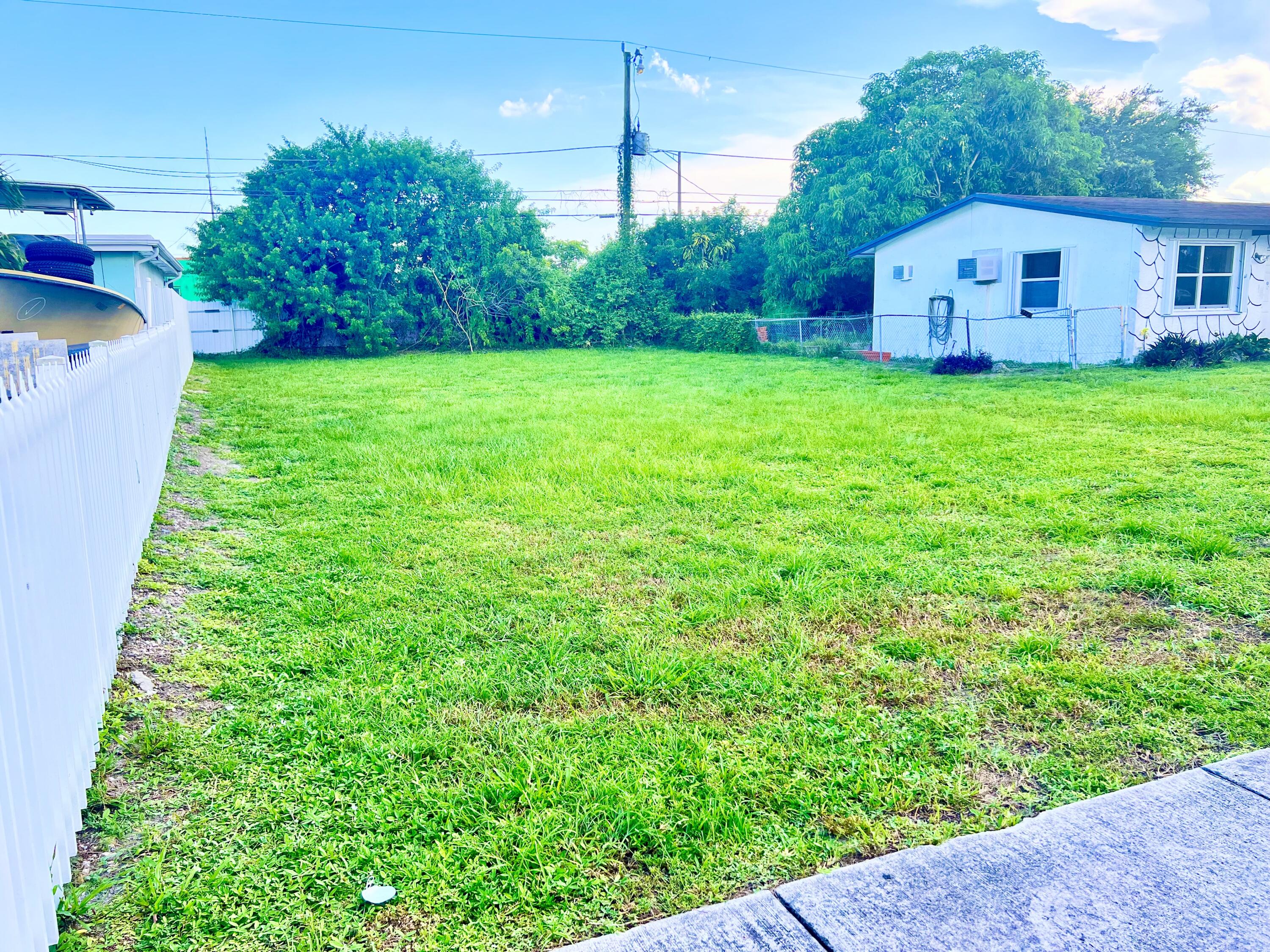 Foto de propiedad en 5226 Fletcher Street, Hollywood, FL 33021 Hollywood con MLS# 