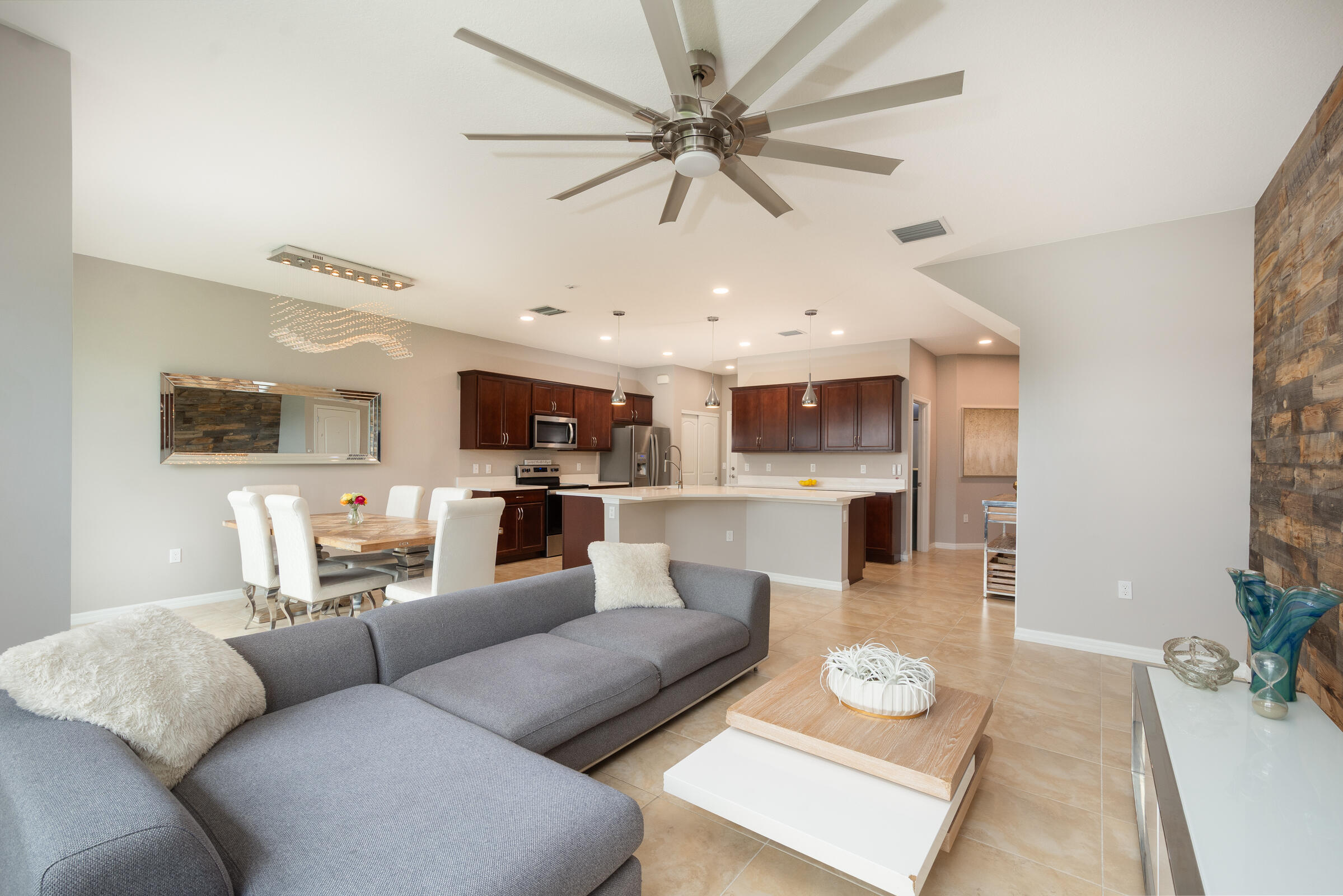 Foto de propiedad en 4486 Appleton Circle W, Oakland Park, FL 33309 Oakland Park con MLS# 