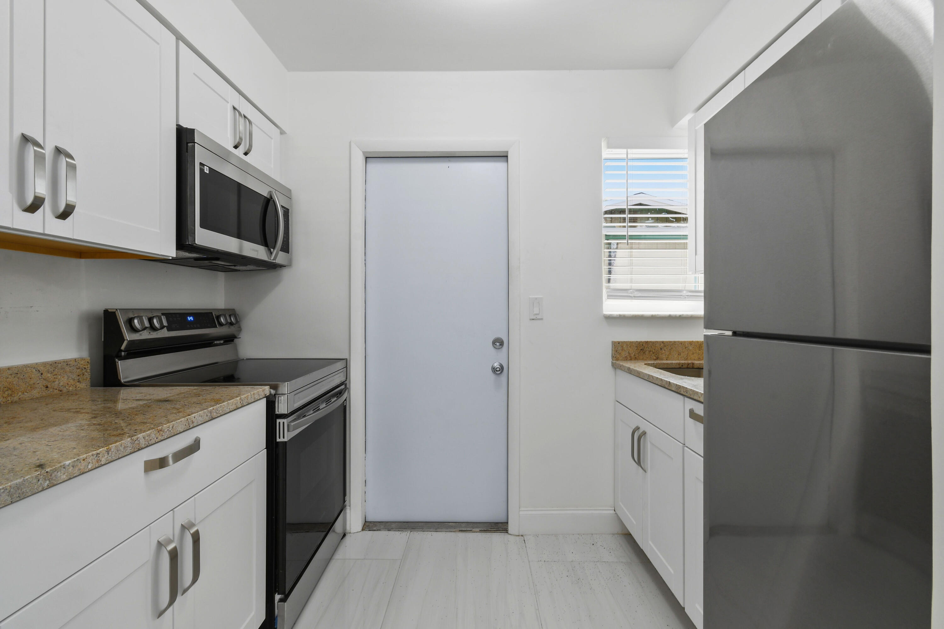 Foto de propiedad en 968 W 9TH Street B2, Riviera Beach, FL 33404 Riviera Beach con MLS# 