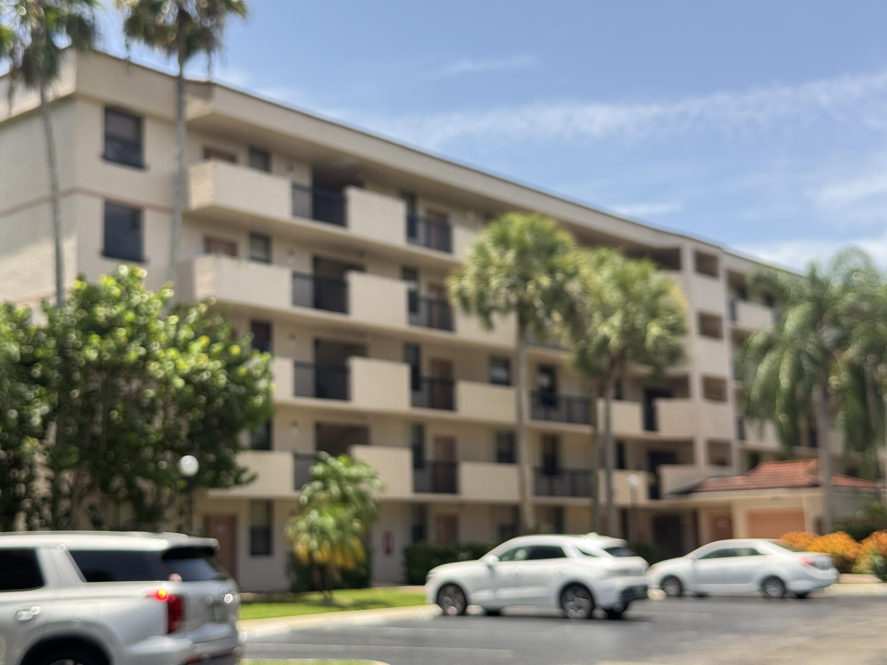 Foto de propiedad en 2766 S CARAMBOLA Circle S 406, Coconut Creek, FL 33066 Coconut Creek con MLS# 