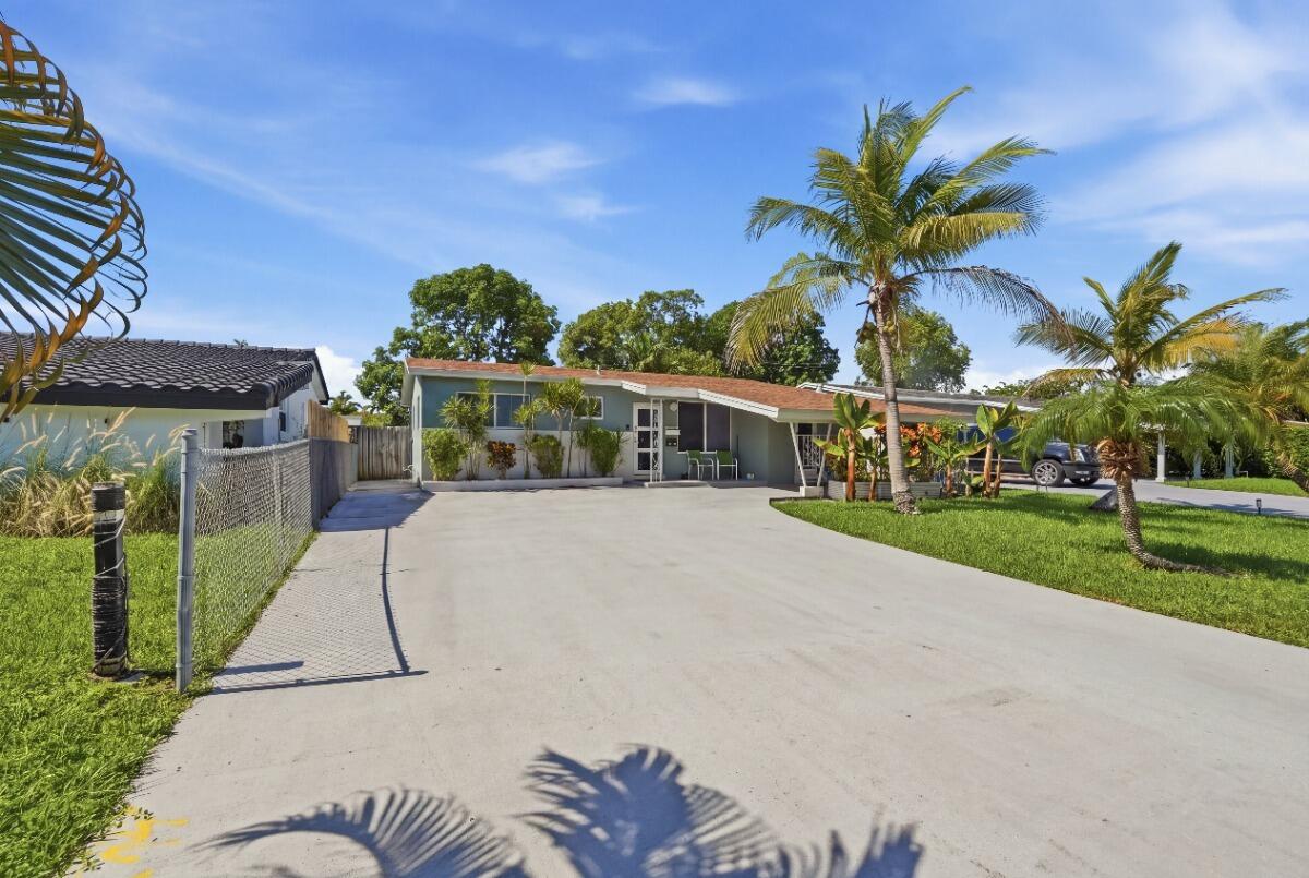 Foto de propiedad en 309 SW 7TH Court, Hallandale Beach, FL 33009 Hallandale Beach con MLS# 