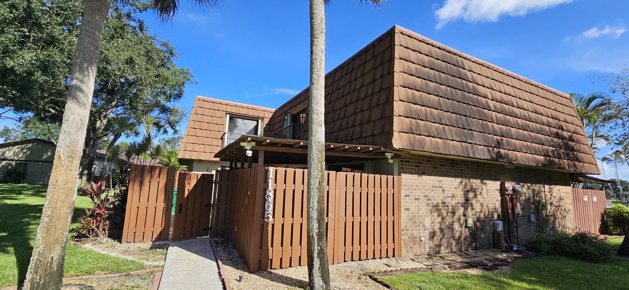 Foto de propiedad en 11865 SW 11th Court, Davie, FL 33325 Davie con MLS# 