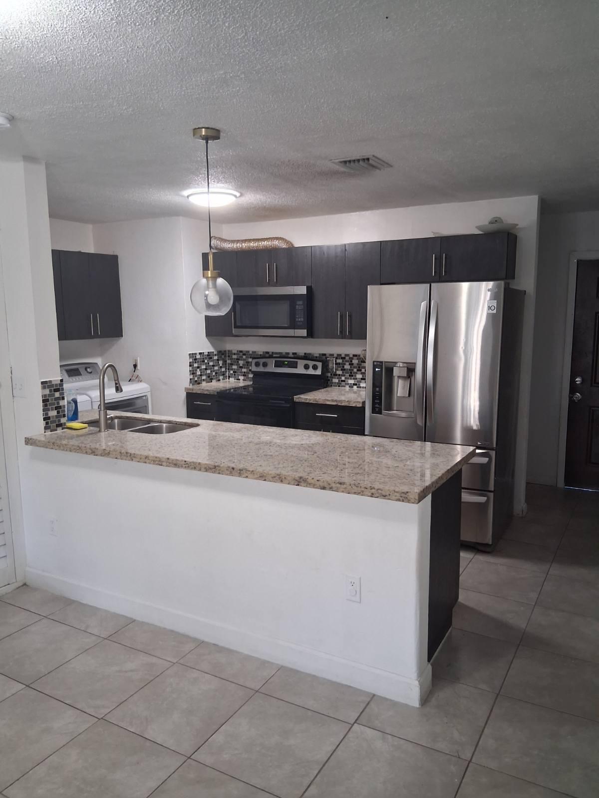 Foto de propiedad en 3718 NW 213th Street, Miami Gardens, FL 33055 Miami Gardens con MLS# 