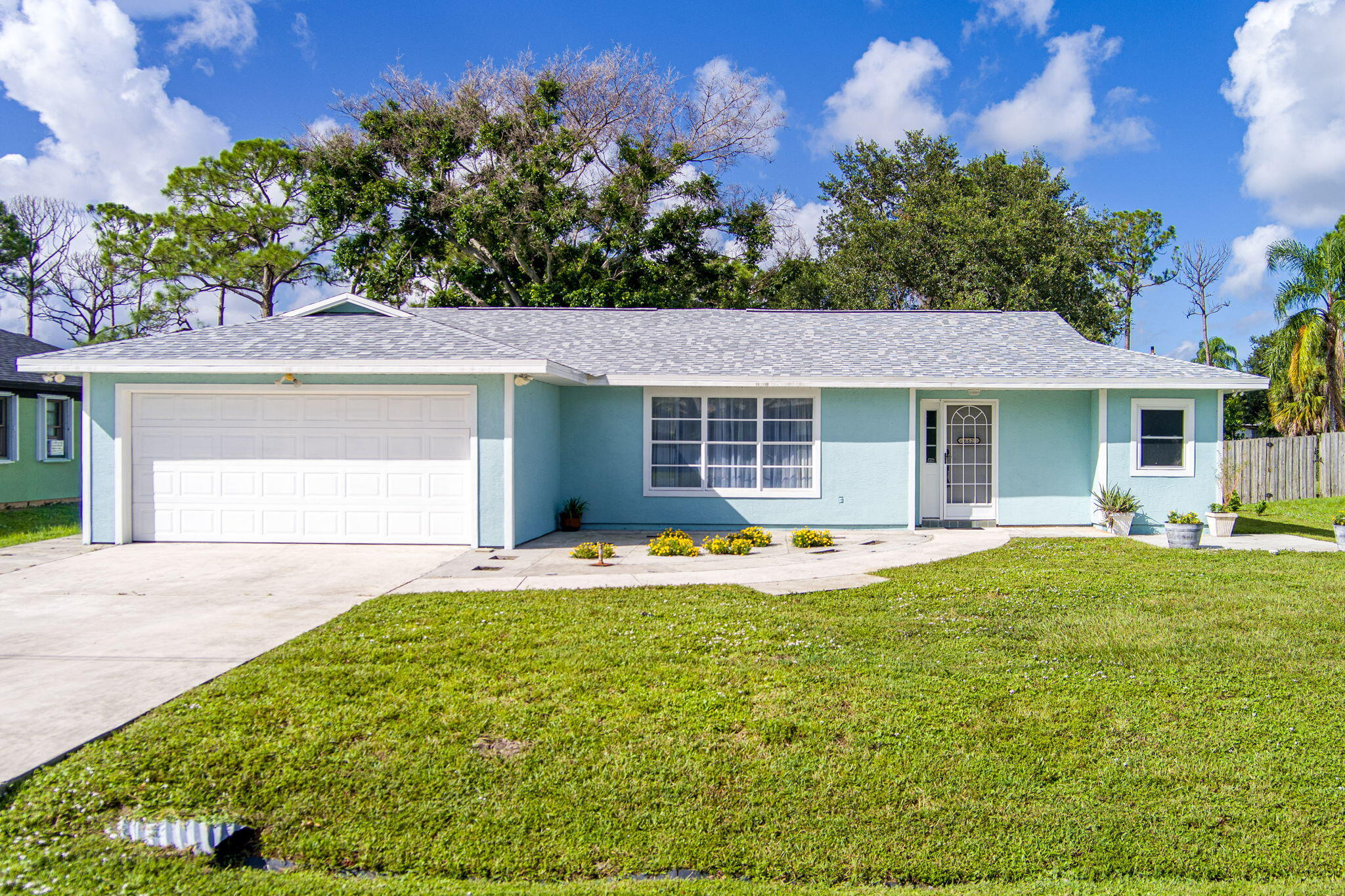 Foto de propiedad en 662 SE Essex Drive, Port St. Lucie, FL 34984 Port St. Lucie con MLS# 