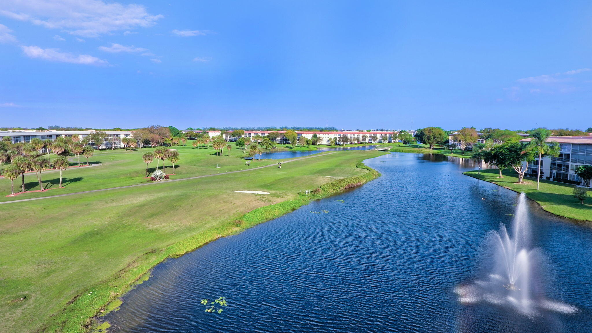 Foto de propiedad en 2201 Lucaya Bend M2, Coconut Creek, FL 33066 Coconut Creek con MLS# 