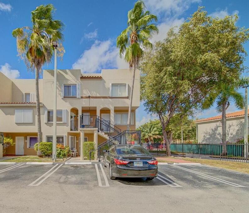Foto de propiedad en 551 NW 82ND Avenue 526, Miami, FL 33126 Miami con MLS# 
