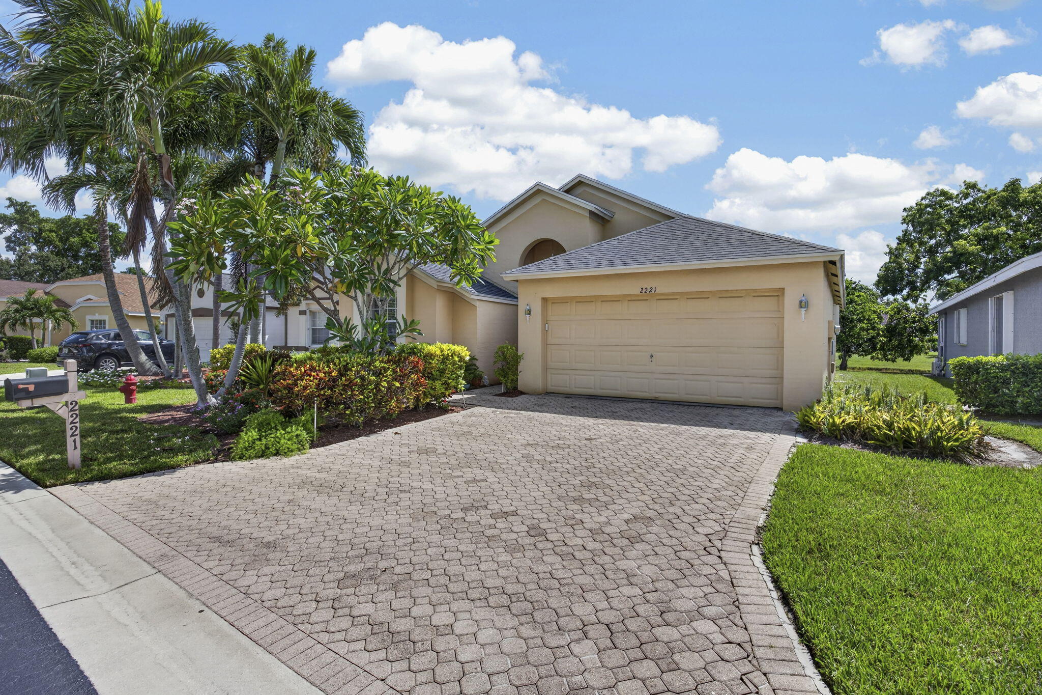 Foto de propiedad en 2221 SOUNDINGS Court, Greenacres, FL 33413 Greenacres con MLS# 