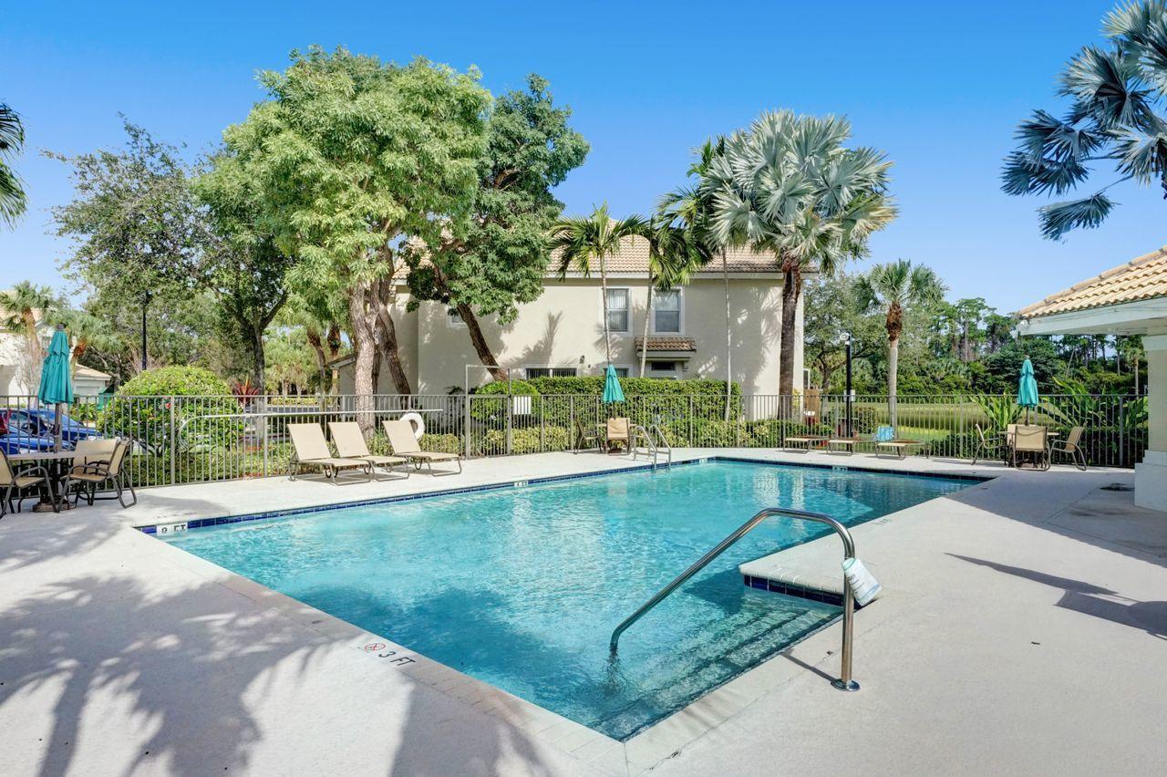 Foto de propiedad en 1102 Woodfield Road, Greenacres, FL 33415 Greenacres con MLS# 