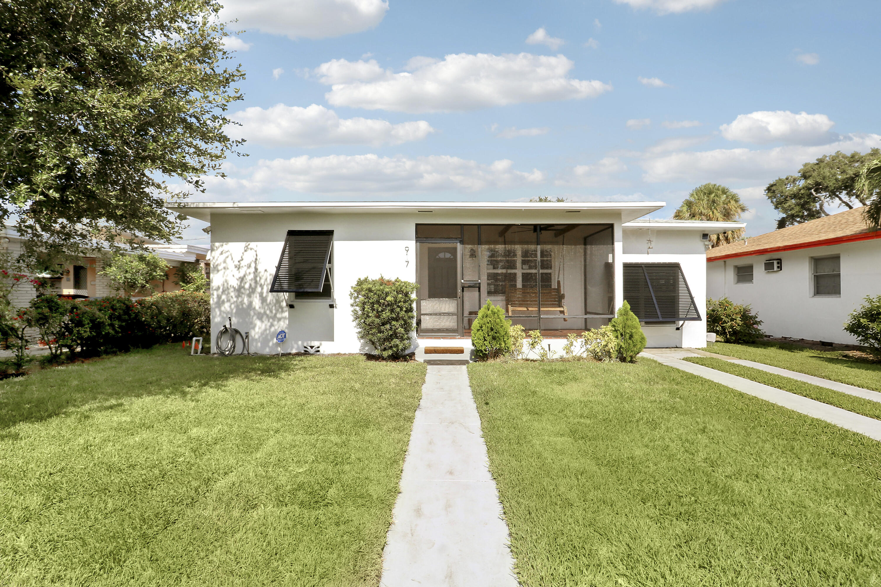 Foto de propiedad en 917 N OCEAN BREEZE, Lake Worth Beach, FL 33460 Lake Worth Beach con MLS# 