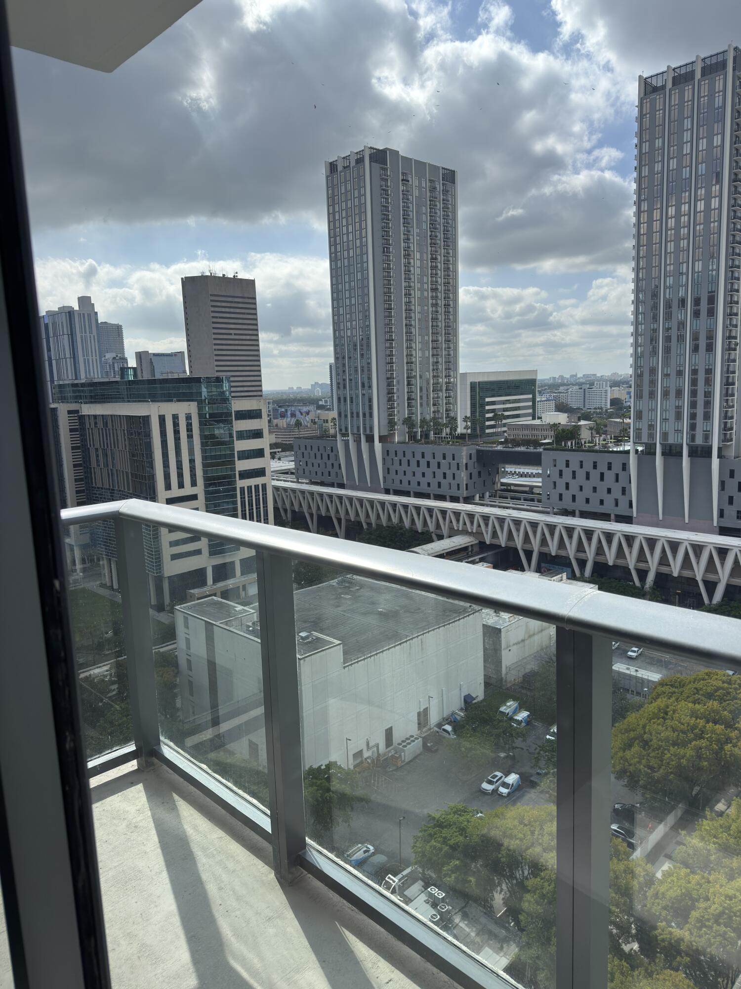 Foto de propiedad en 11 NE 6TH Street 2215, Miami, FL 33132 Miami con MLS# 