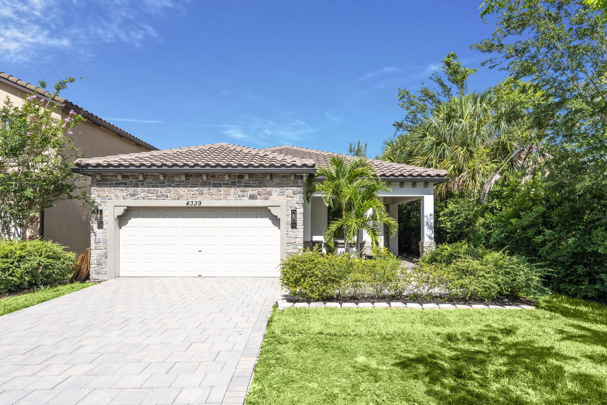 Foto de propiedad en 4339 Buena Tara Drive, West Palm Beach, FL 33413 West Palm Beach con MLS# 