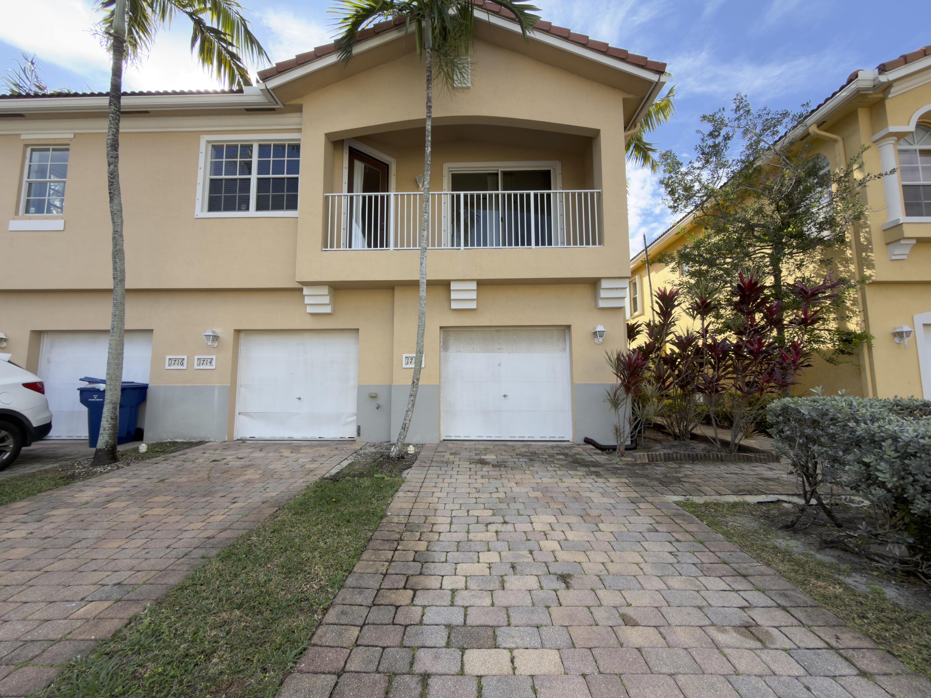 Foto de propiedad en 1712 Carvelle Drive, Riviera Beach, FL 33404 Riviera Beach con MLS# 